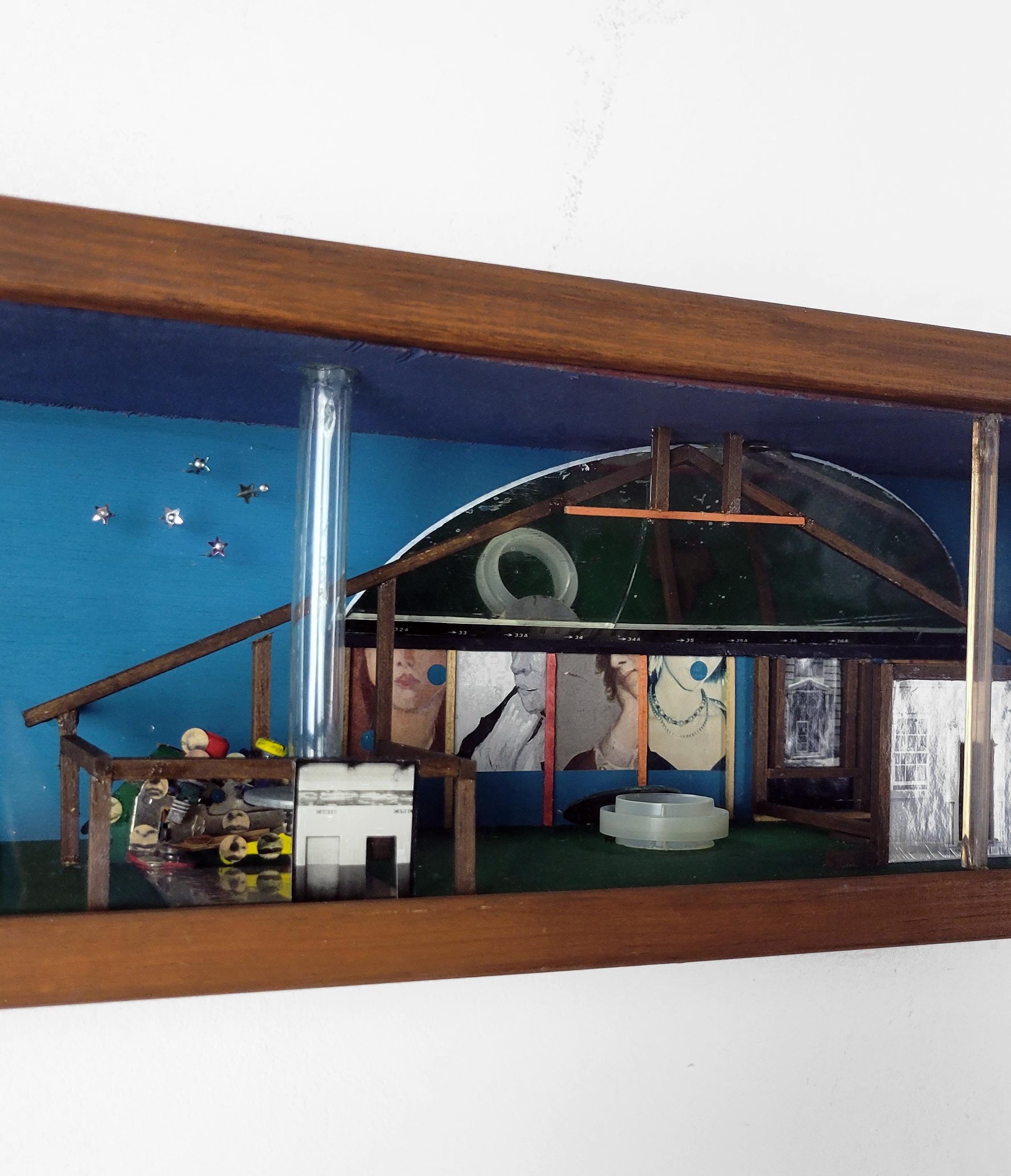Linda Stein, Starting from Canal Street 008 - Collage-Wandskulptur mit gemischten Medien im Angebot 6