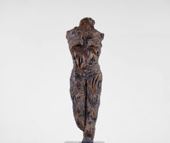Linda Stein, Village Knight 674 – Zeitgenössische Keramik-Skulptur in dunklen Farben