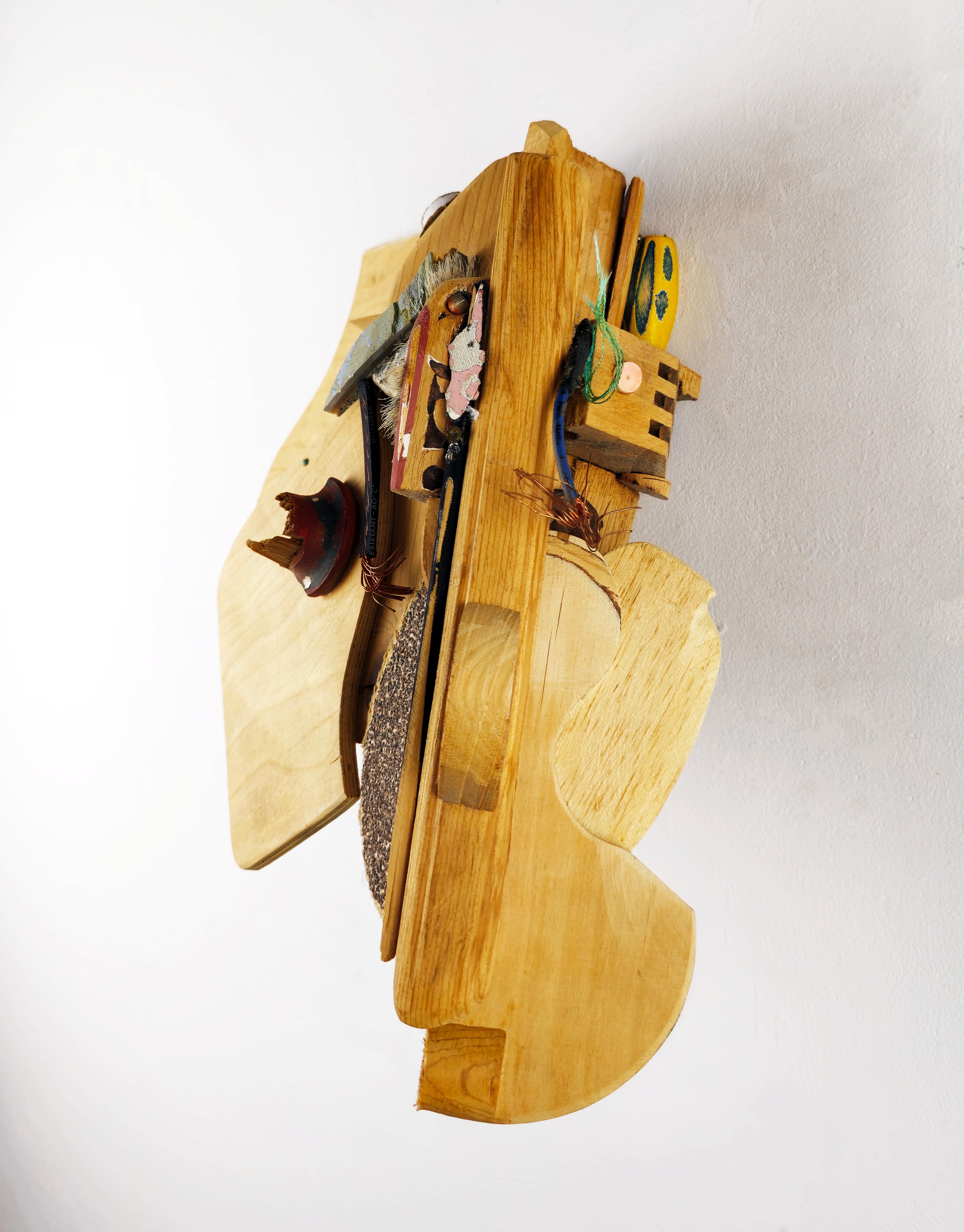 Pacer 142 - Assemblaggio a tecnica mista Scultura da parete d'arte contemporanea - Sculpture di Linda Stein
