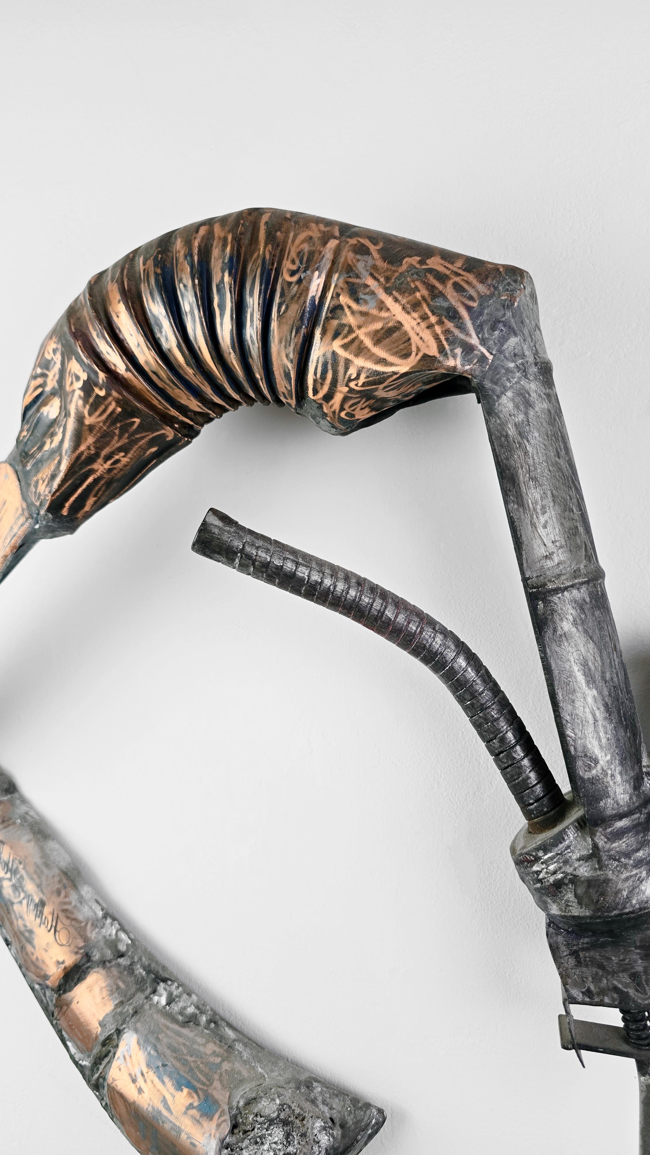 Pumper 291 - Mixed Media Metal Wood Metallic Contemporary Art Wandskulptur – Sculpture von Linda Stein