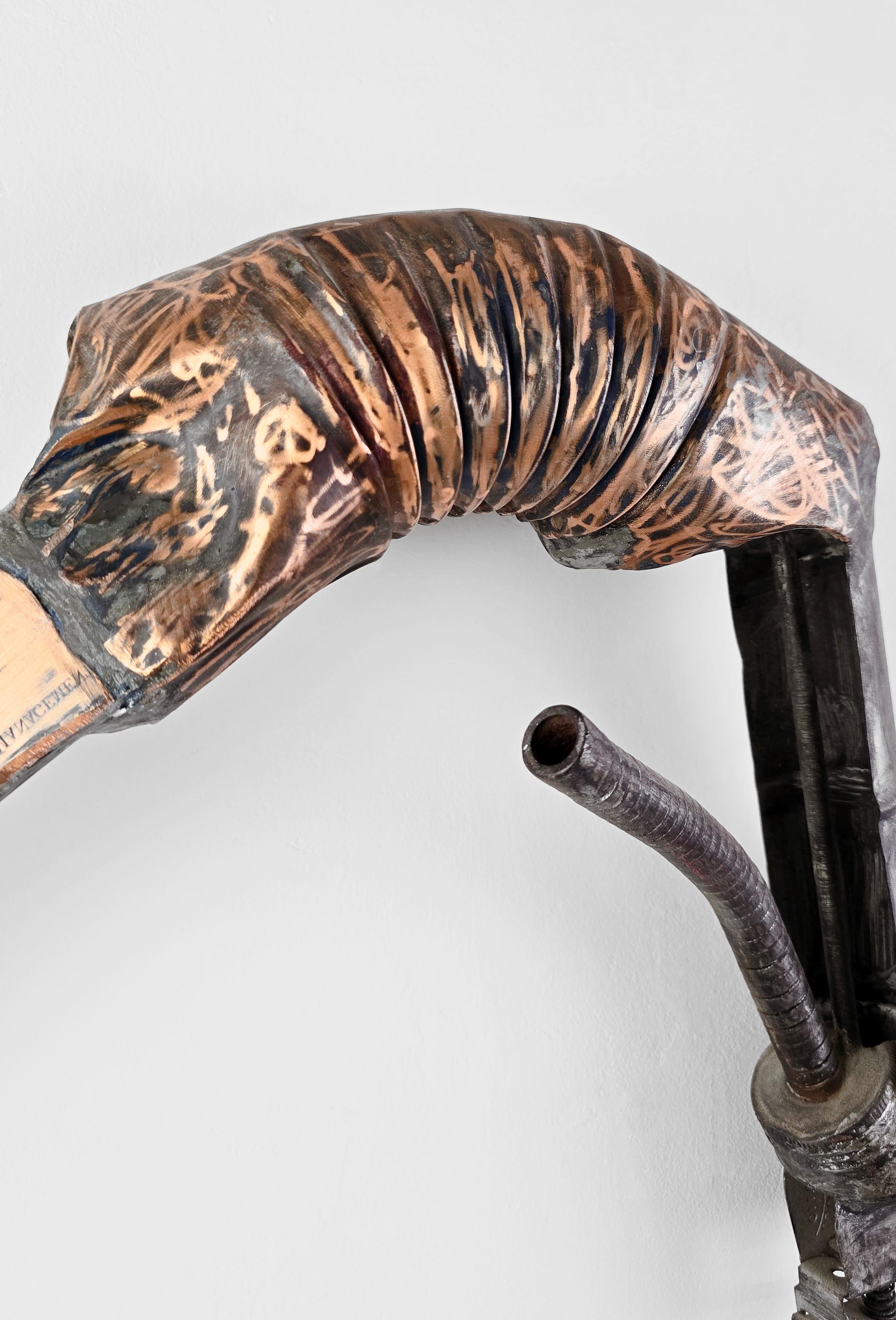 Pumper 291 - Mixed Media Metal Wood Metallic Contemporary Art Wandskulptur (Zeitgenössisch), Sculpture, von Linda Stein