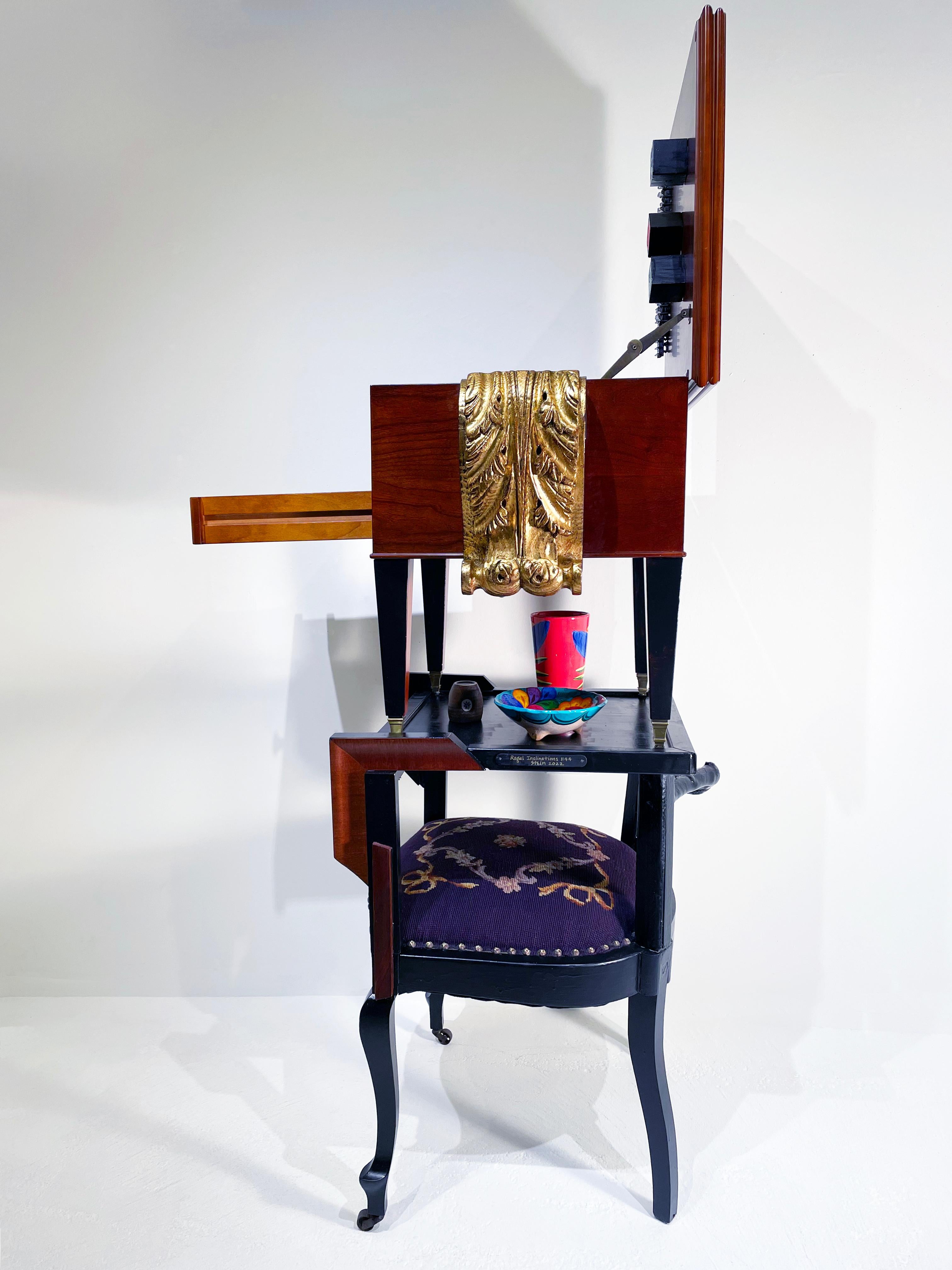 Regal Inclinations 1144 - Gabinete de Curiosidades, Escultura de Arte Wunderkammer en venta 3