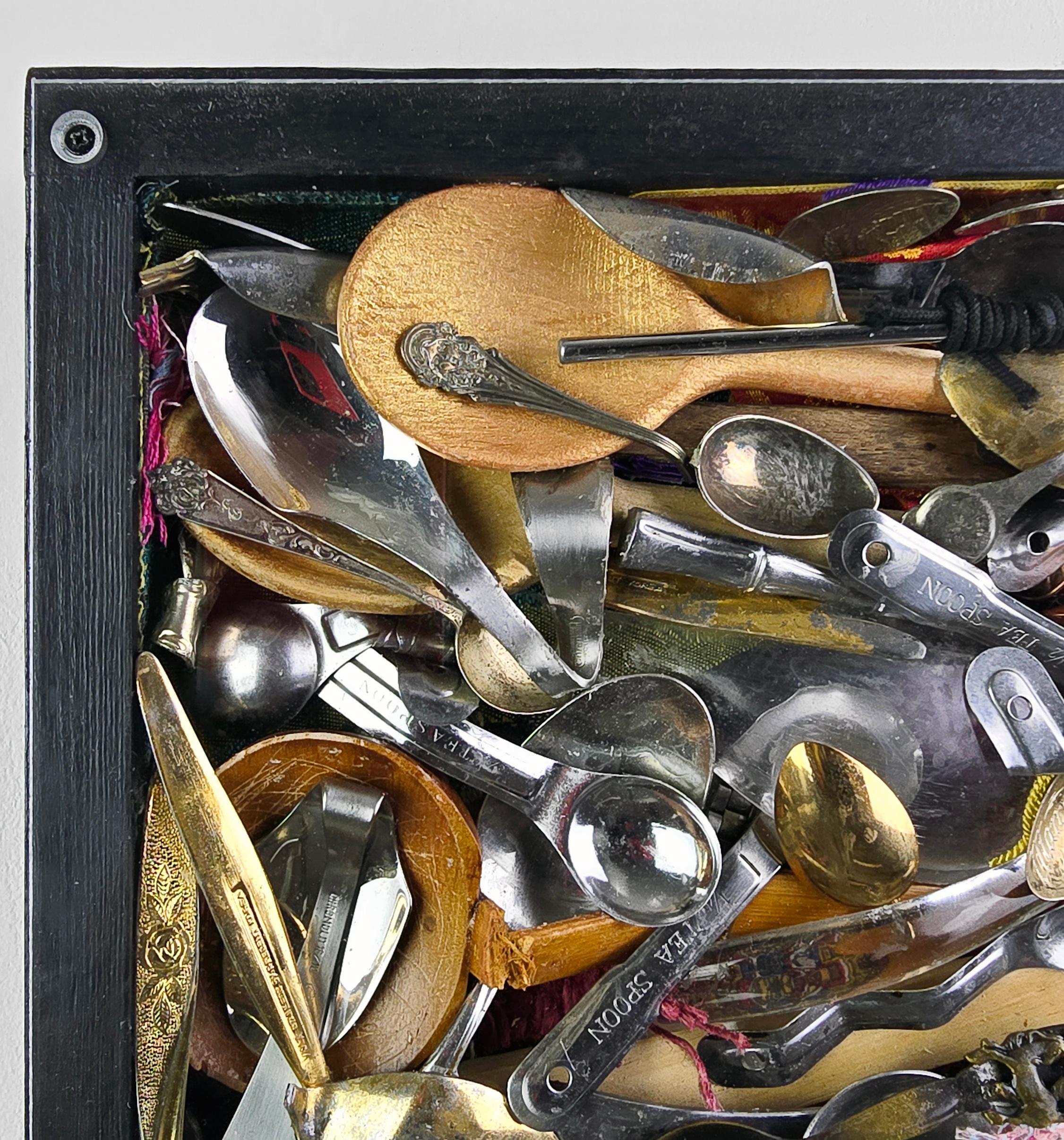 Löffel zu Muschel 891: Spoons ONLY - Zeitgenössische Assemblage-Skulptur mit gemischten Medien – Sculpture von Linda Stein