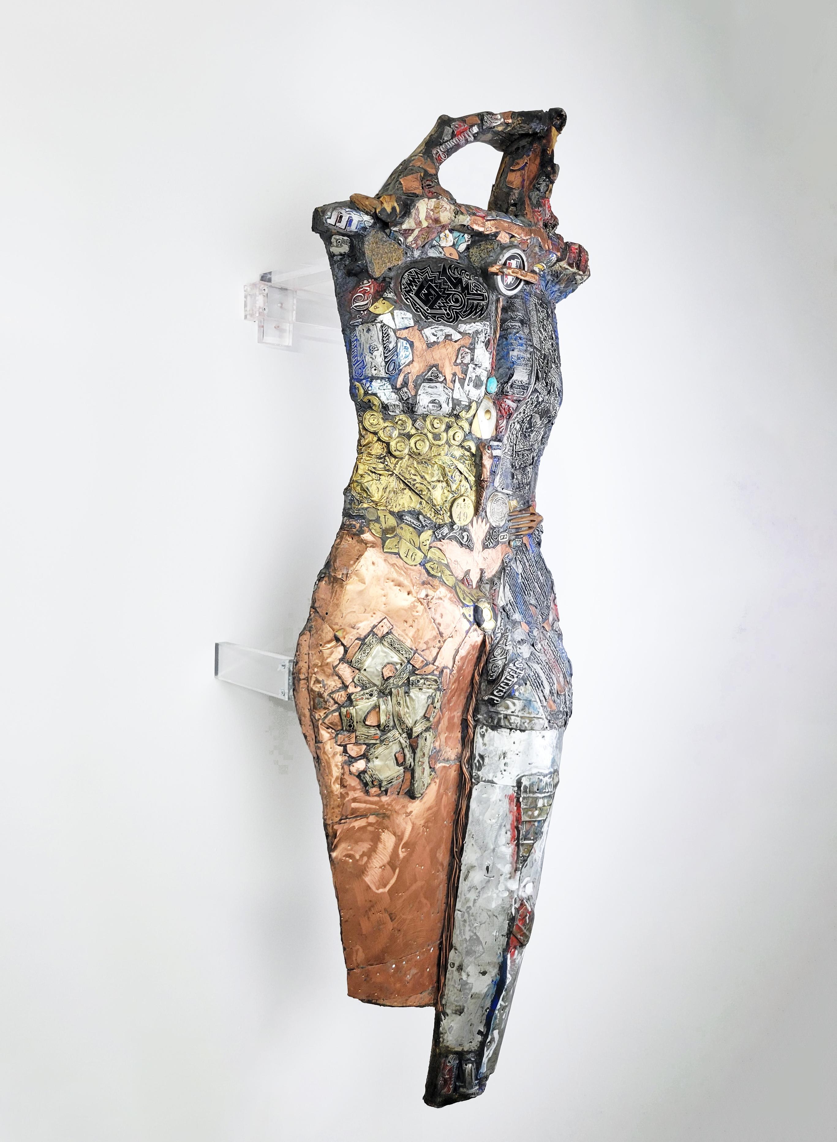 Linda Stein, Vestment 628 - Sculpture contemporaine de armure en bois et métal mélangé en vente 1