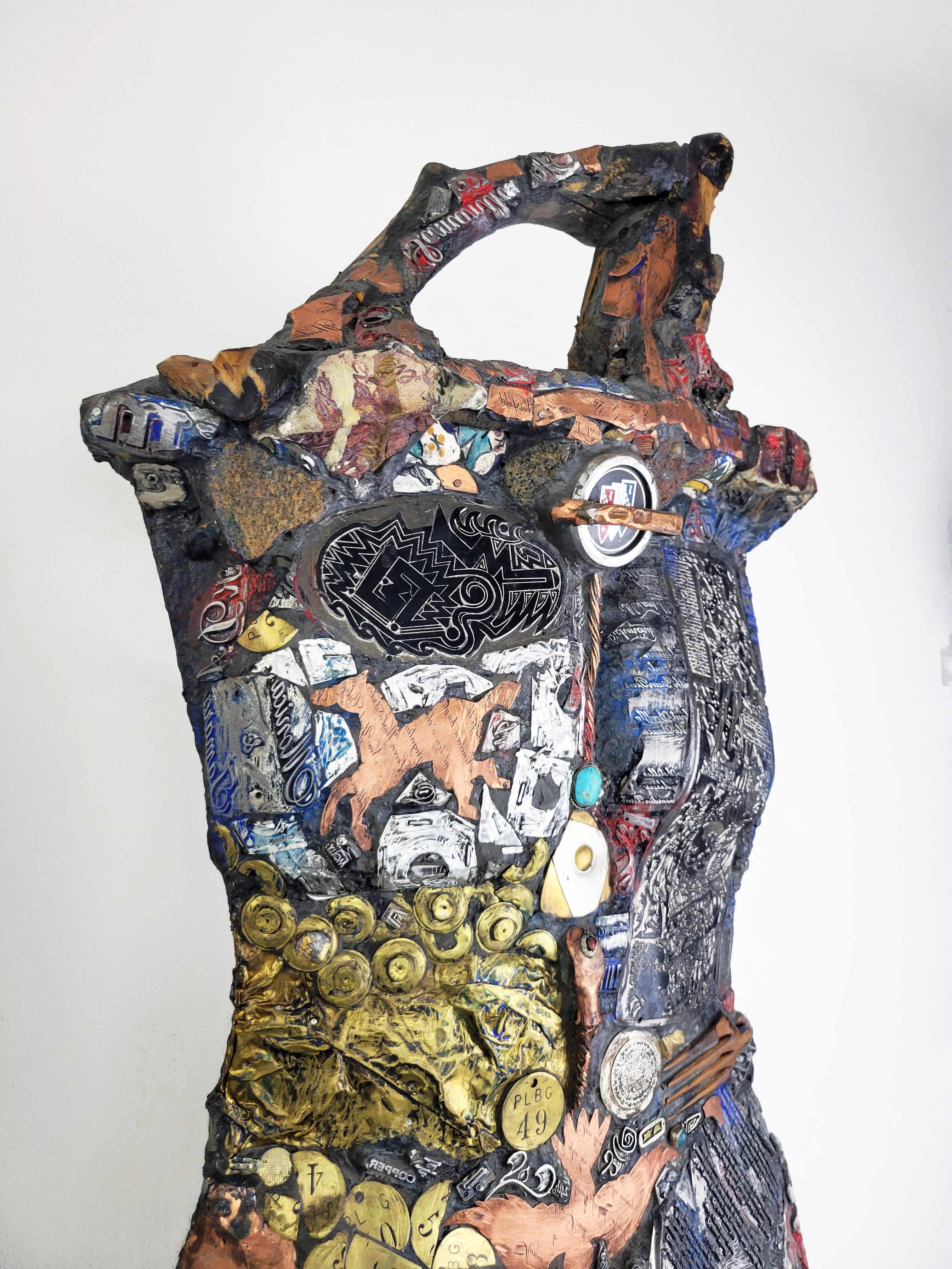 Linda Stein, Vestment 628 - Sculpture contemporaine de armure en bois et métal mélangé en vente 3