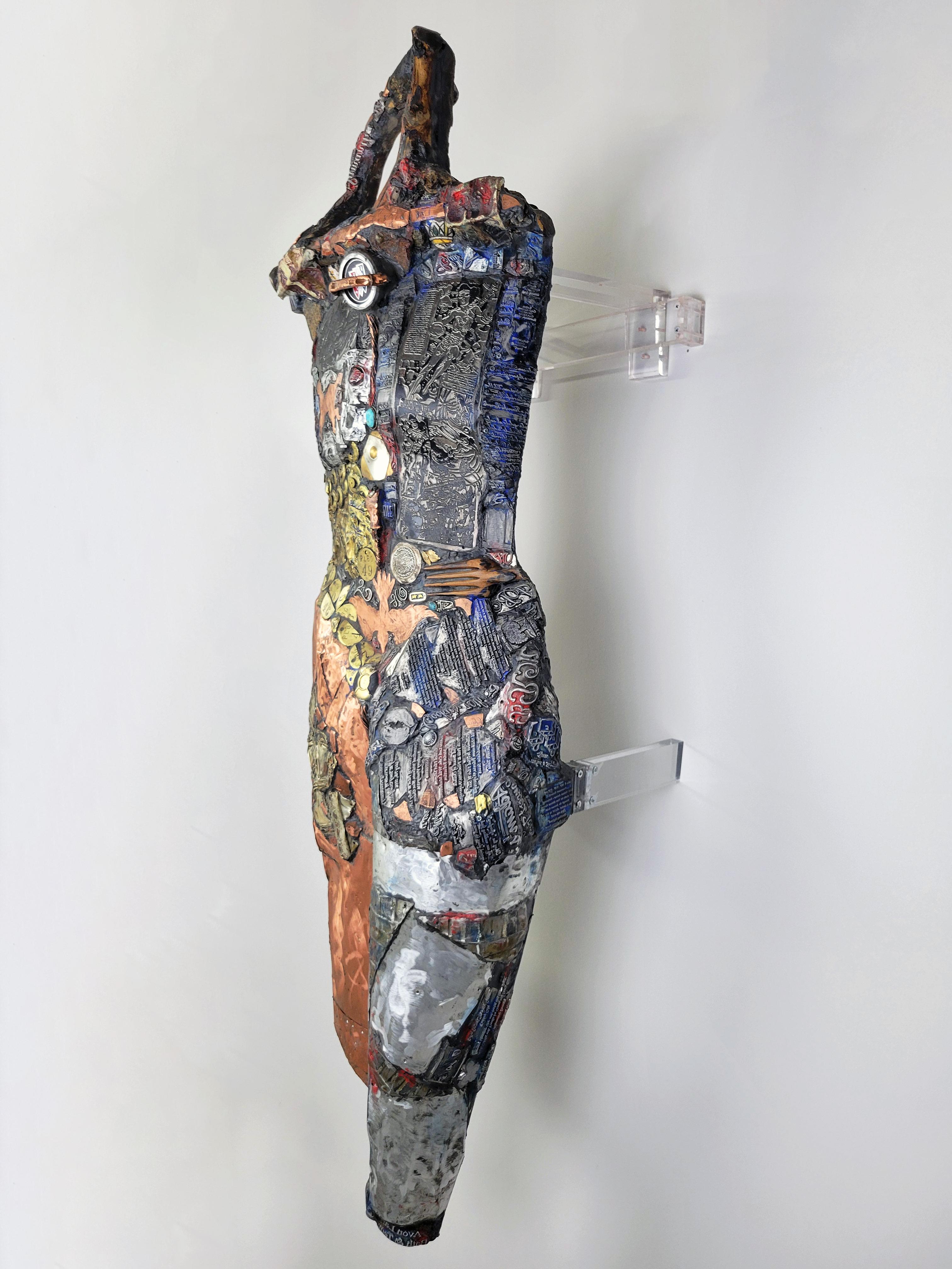 Linda Stein, Vestment 628 – zeitgenössische Mixed Media-Armorskulptur aus Metallholz im Angebot 6