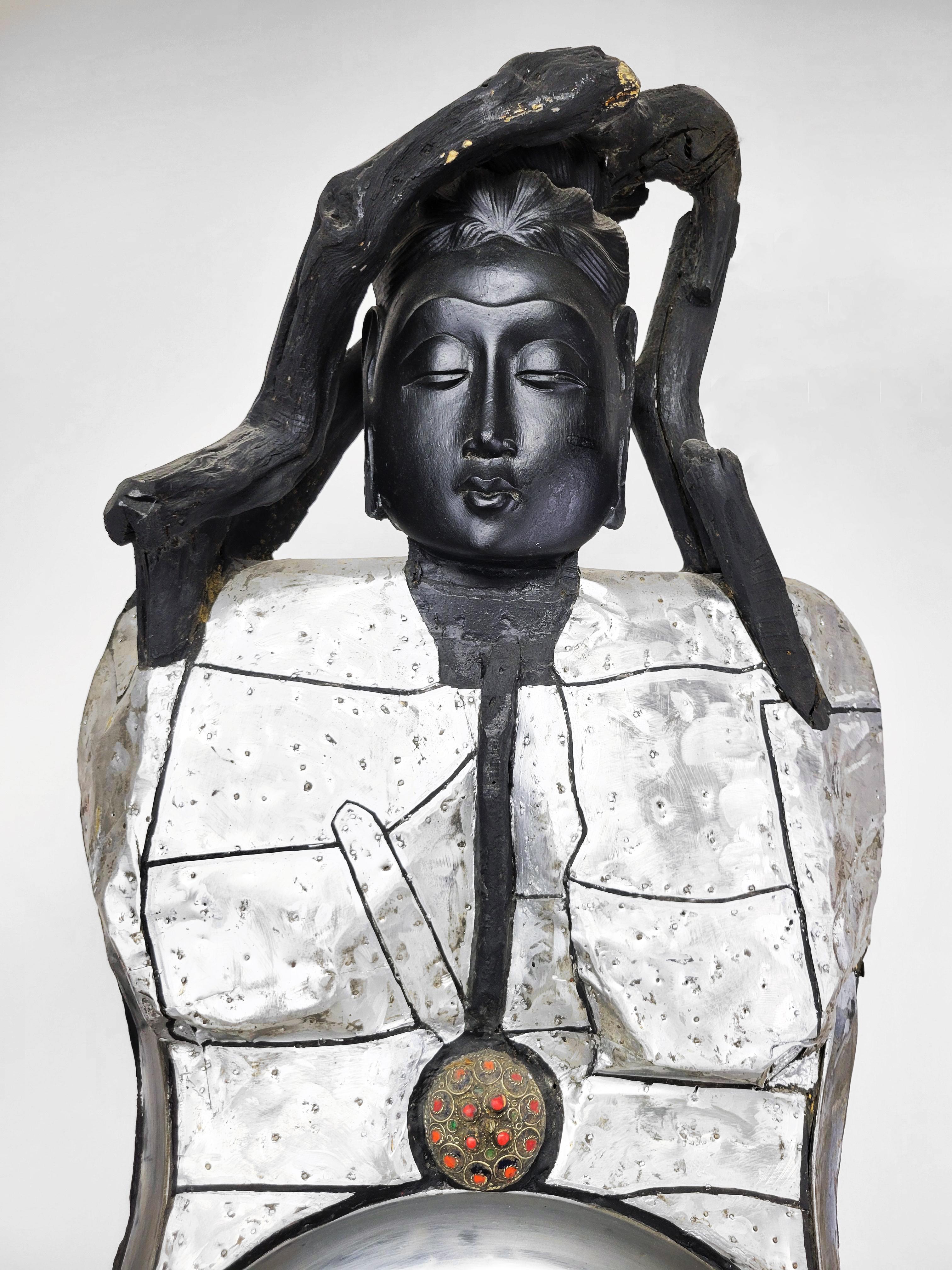 Linda Stein, W 629 - Sculpture de armure contemporaine en métal noir et argent en vente 1