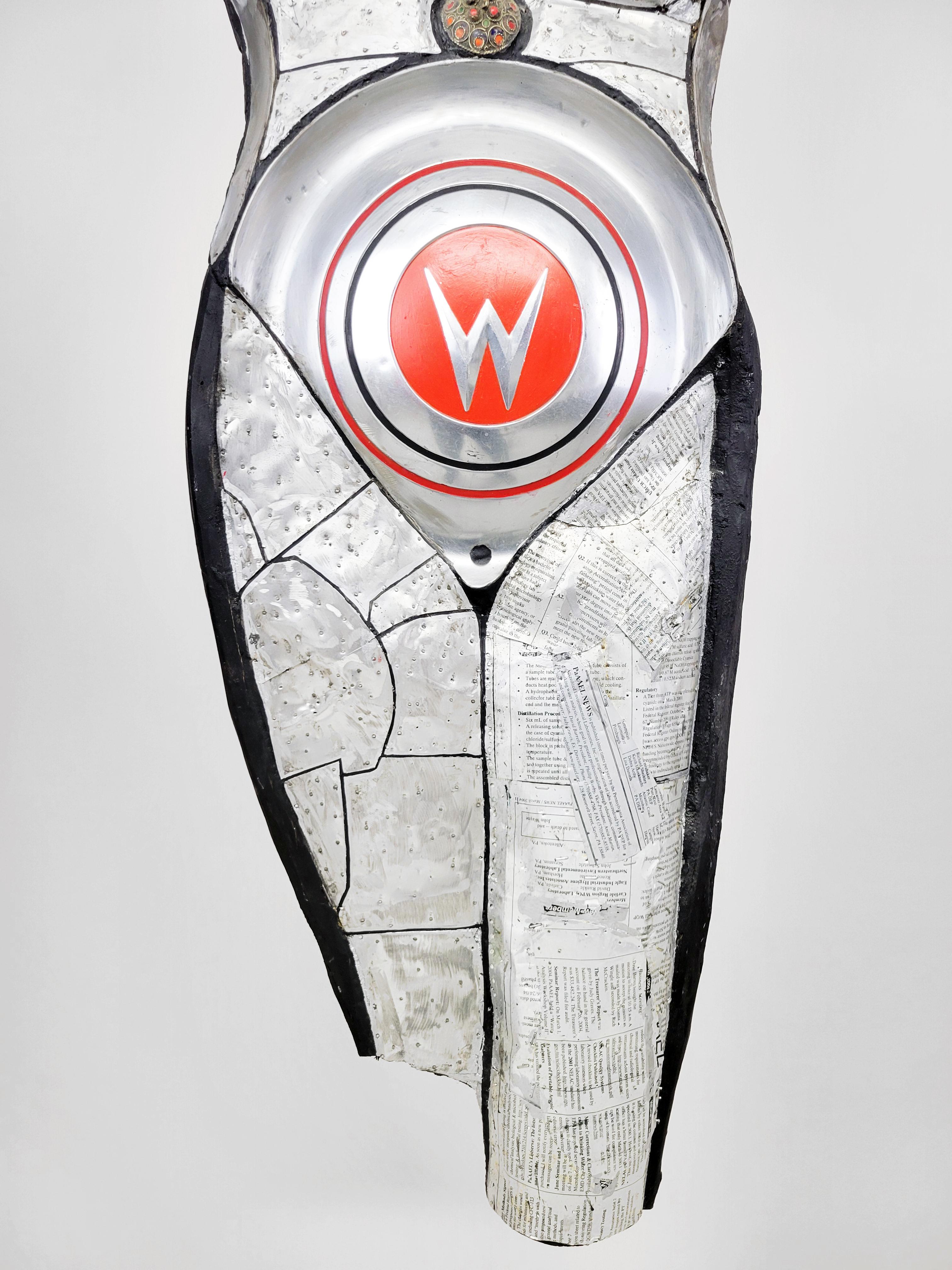 Linda Stein, W 629 - Sculpture de armure contemporaine en métal noir et argent en vente 4