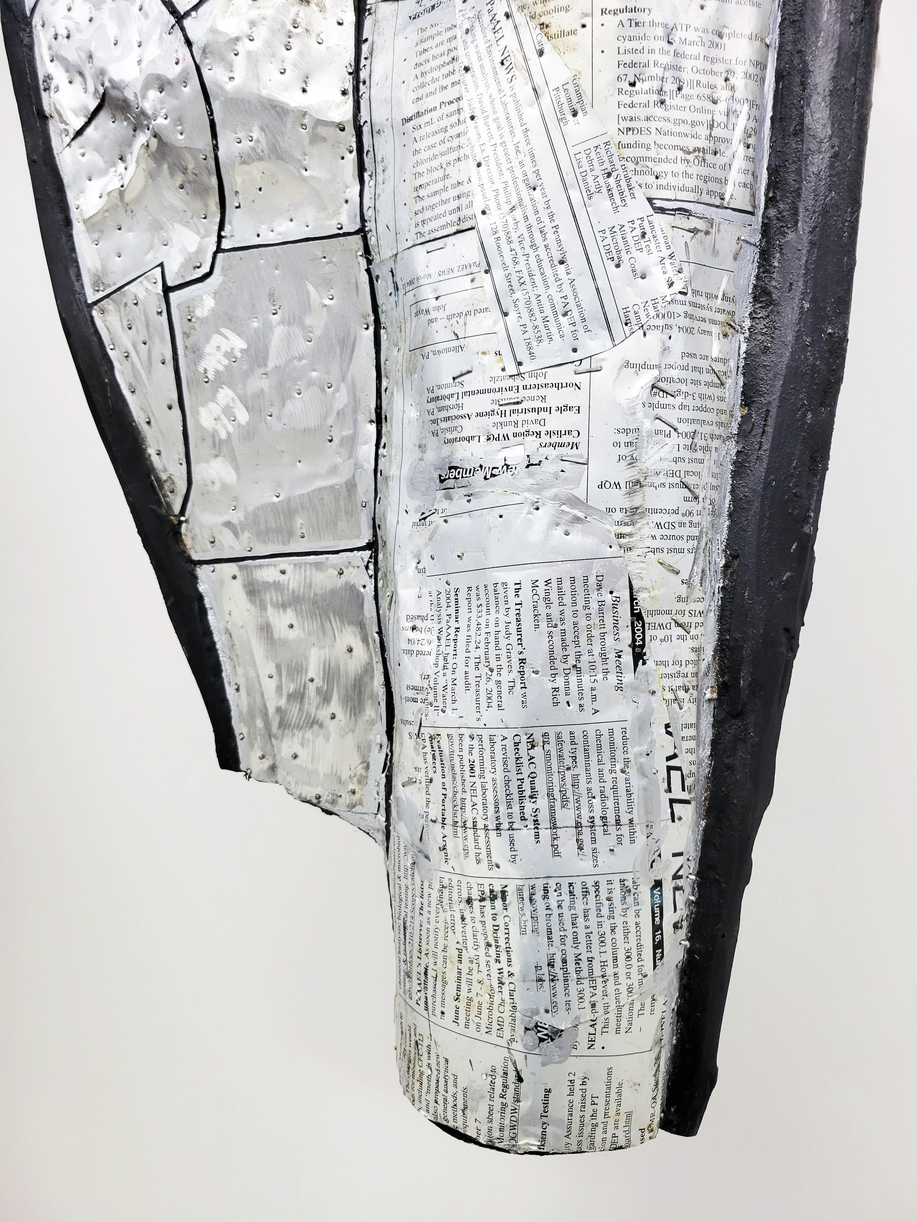 Linda Stein, W 629 - Sculpture de armure contemporaine en métal noir et argent en vente 6