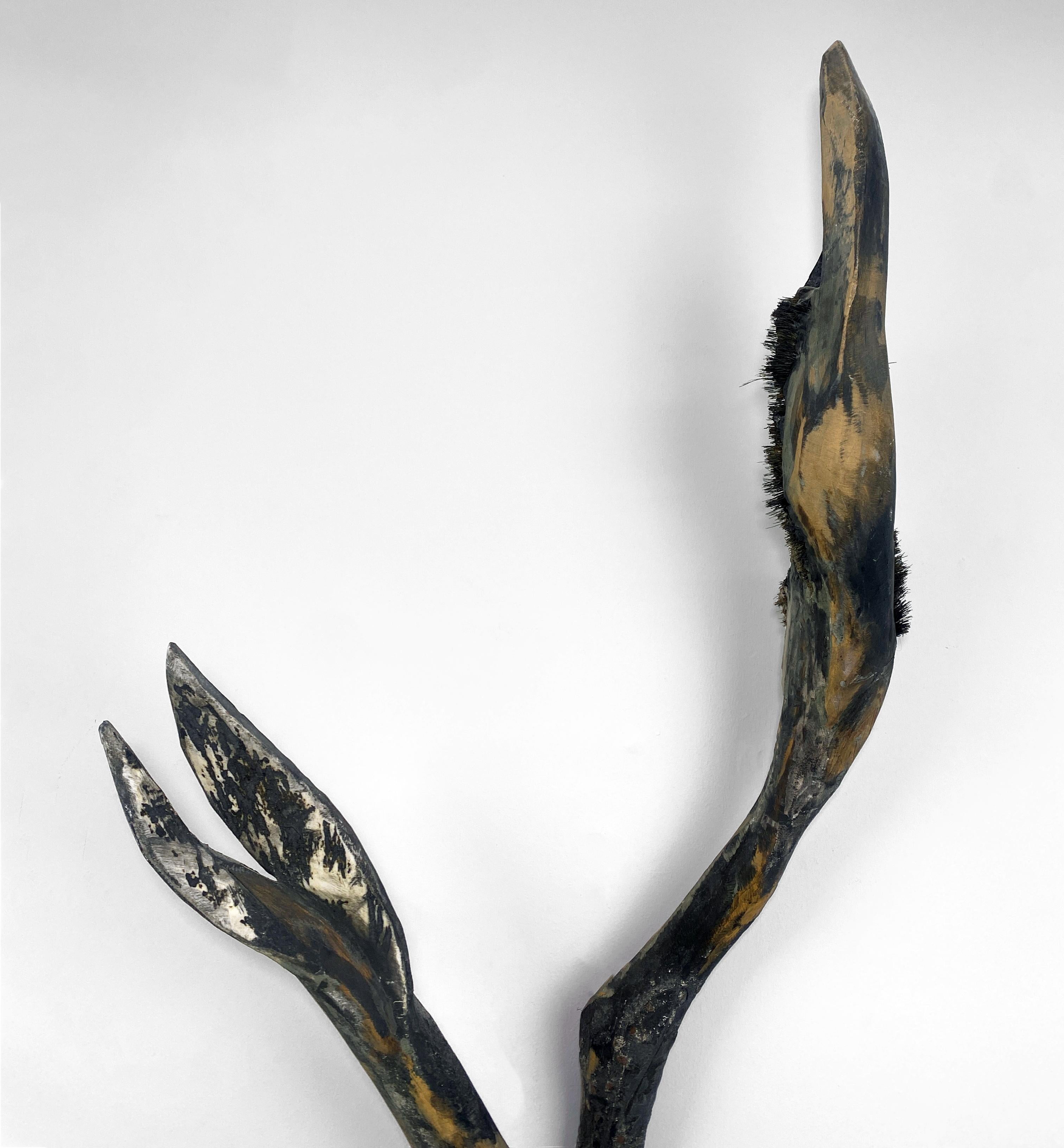 Escultura contemporánea de madera, metal y técnica mixta - Explorador 184 - Sculpture Contemporáneo de Linda Stein