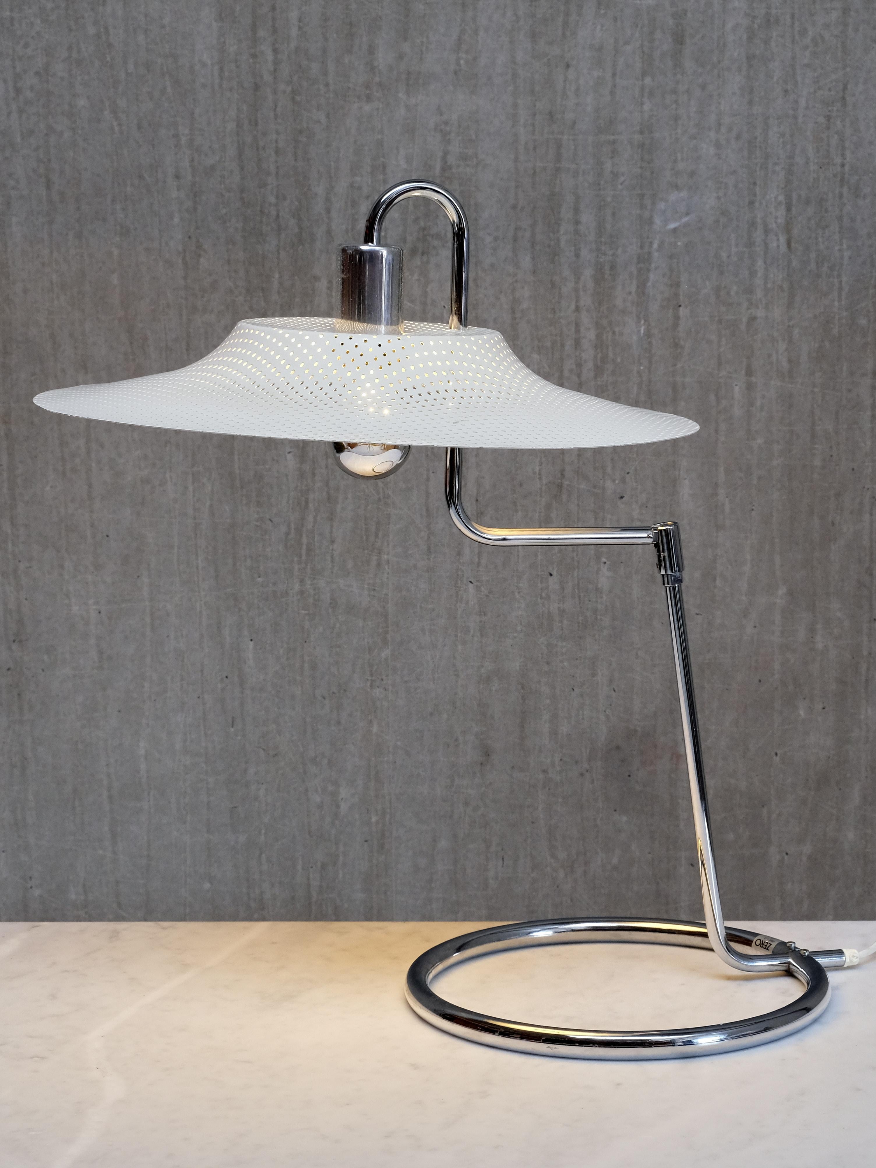 Lindau & Lindekrantz Large Table / Desk Lamp in Metal, Zero, Sweden, 1970s For Sale 4