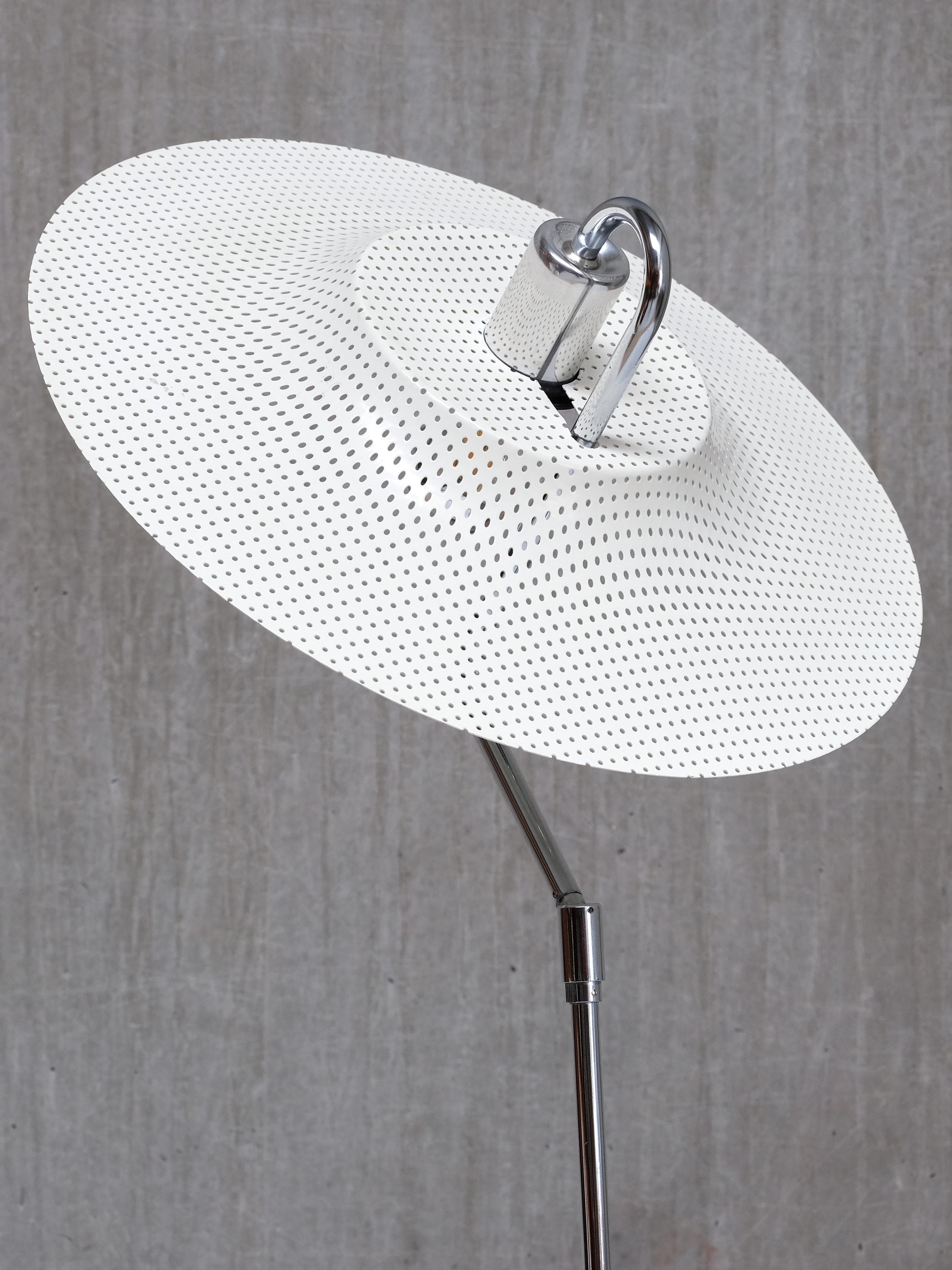 Lindau & Lindekrantz Large Table / Desk Lamp in Metal, Zero, Sweden, 1970s For Sale 3