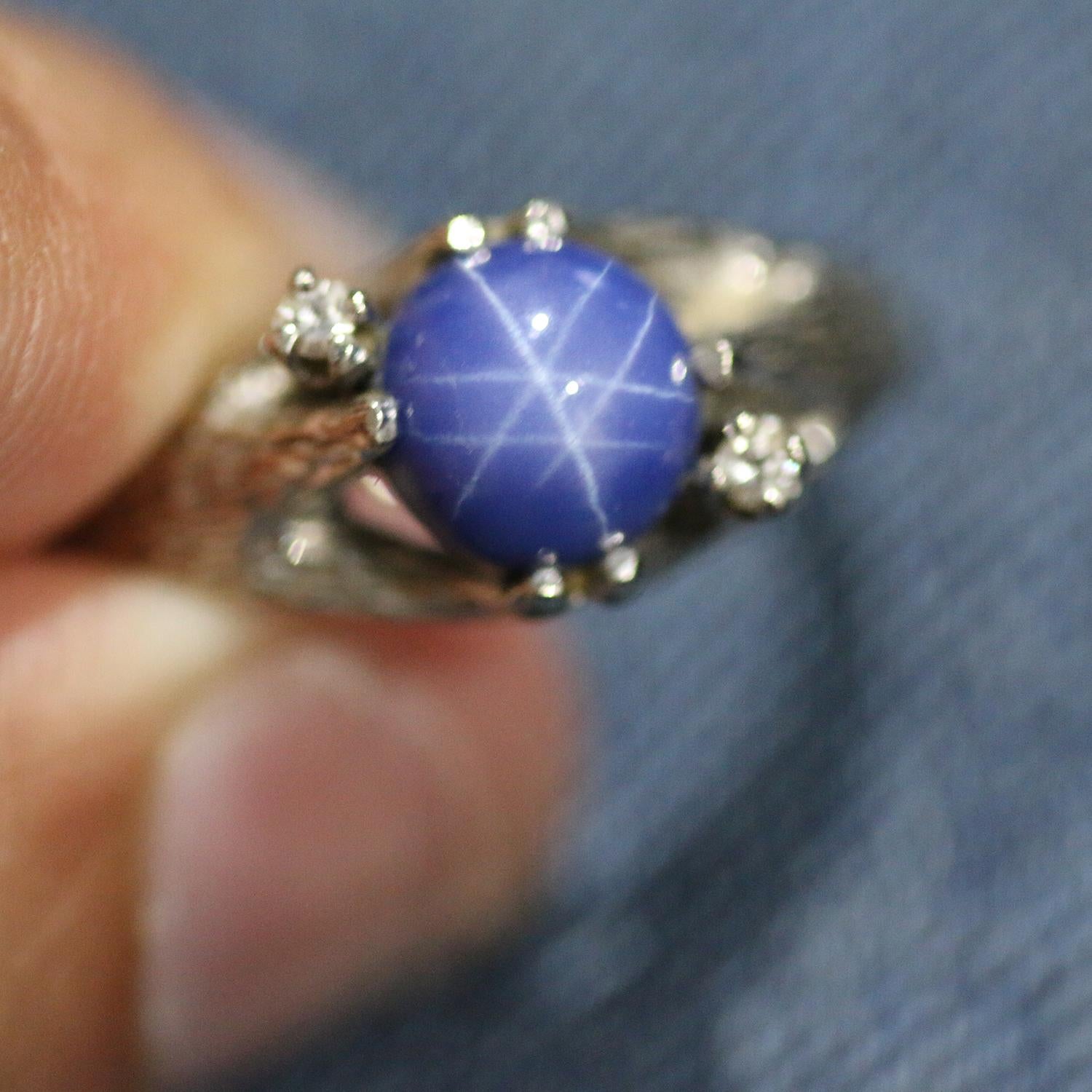 Linde Lindy Corn Flower Blue Star 14K Gold Ring In Excellent Condition For Sale In Dallas, TX