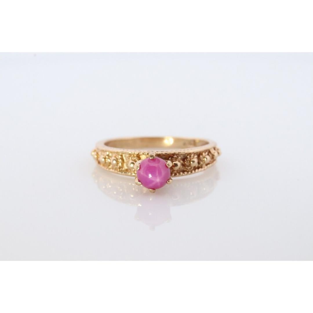 Bague solitaire Linde, rubis rose étoilé rouge. Or jaune 10 carats. Bon état - En vente à Port Charlotte, FL