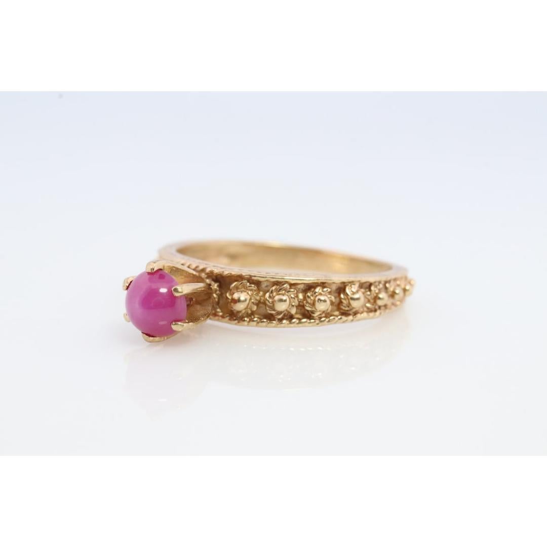Bague solitaire Linde, rubis rose étoilé rouge. Or jaune 10 carats. en vente 1
