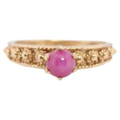 Linde RED PINK STAR Ruby Solitaire ring. 10k Yellow gold.