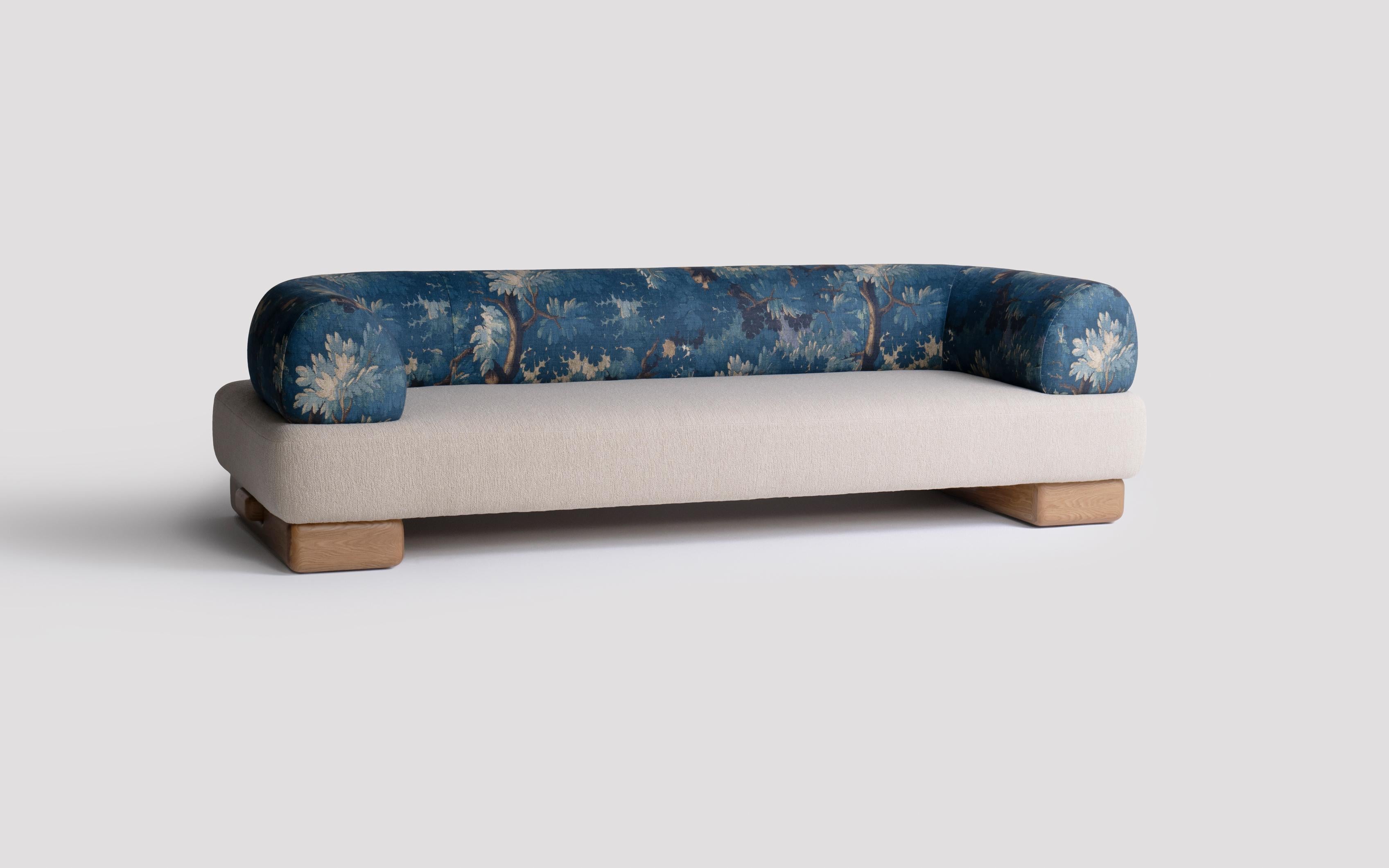 Le canapé Linden est un canapé-lit de style lounge-forward avec un siège surdimensionné soutenu par des ressorts à 8 directions et un cadre interne en érable massif, posé sur une base sculptée en chêne massif. Disponible dans la profondeur du lit de