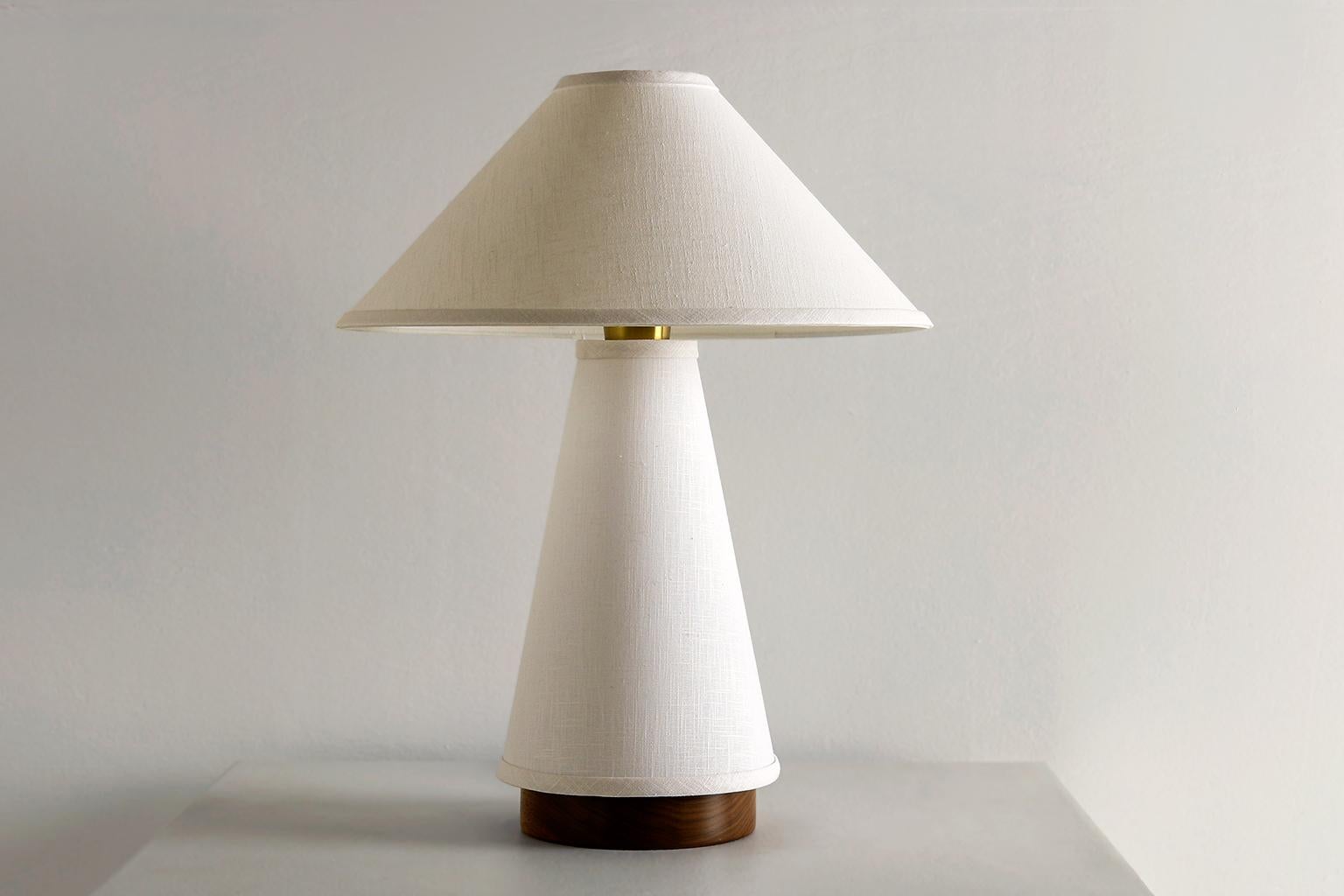 Mid-Century Modern Lampe de table Linden, courte, par Studio DUNN en vente