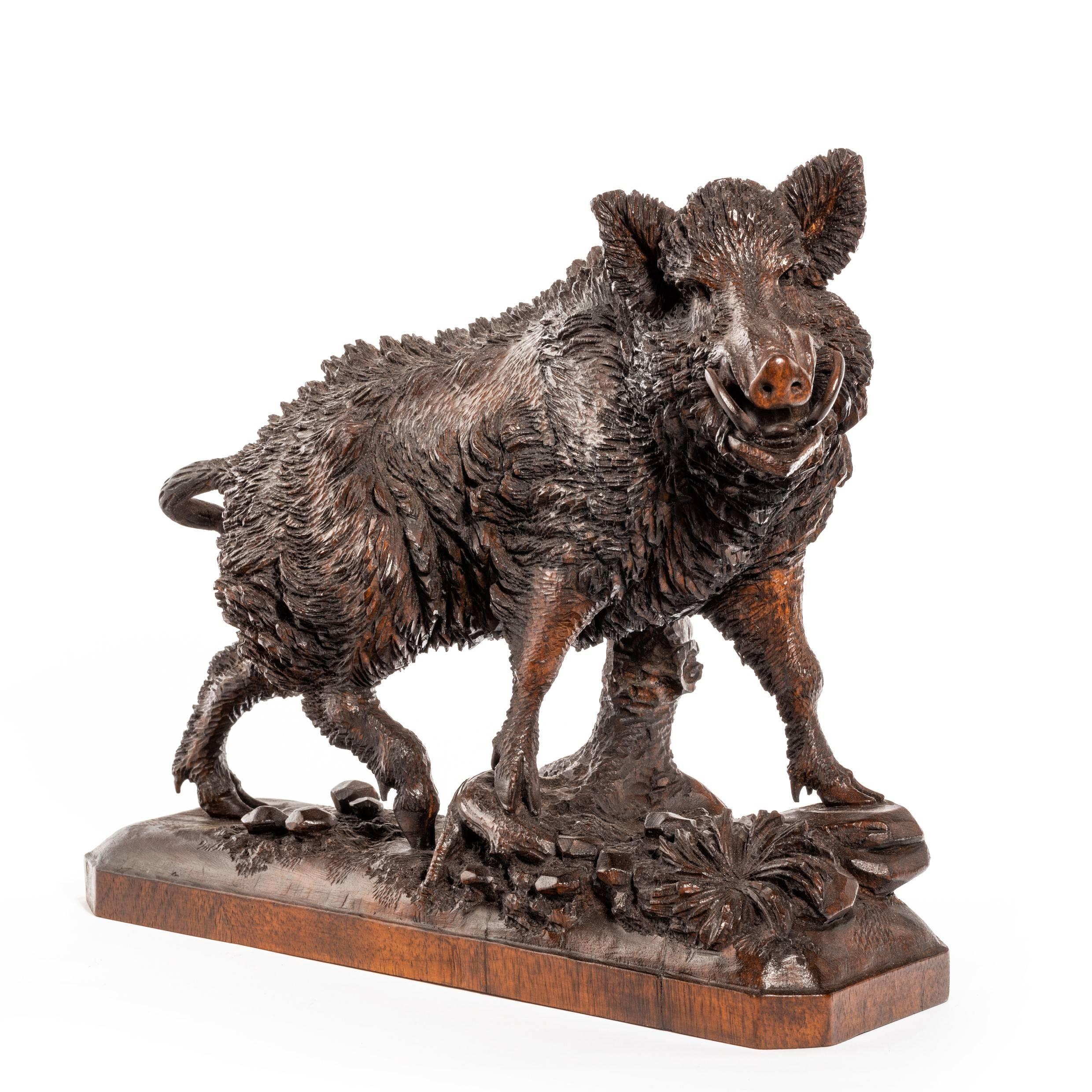Lindenholz 'Schwarzwald' Modell eines Wildschweins im Zustand „Hervorragend“ in Lymington, Hampshire