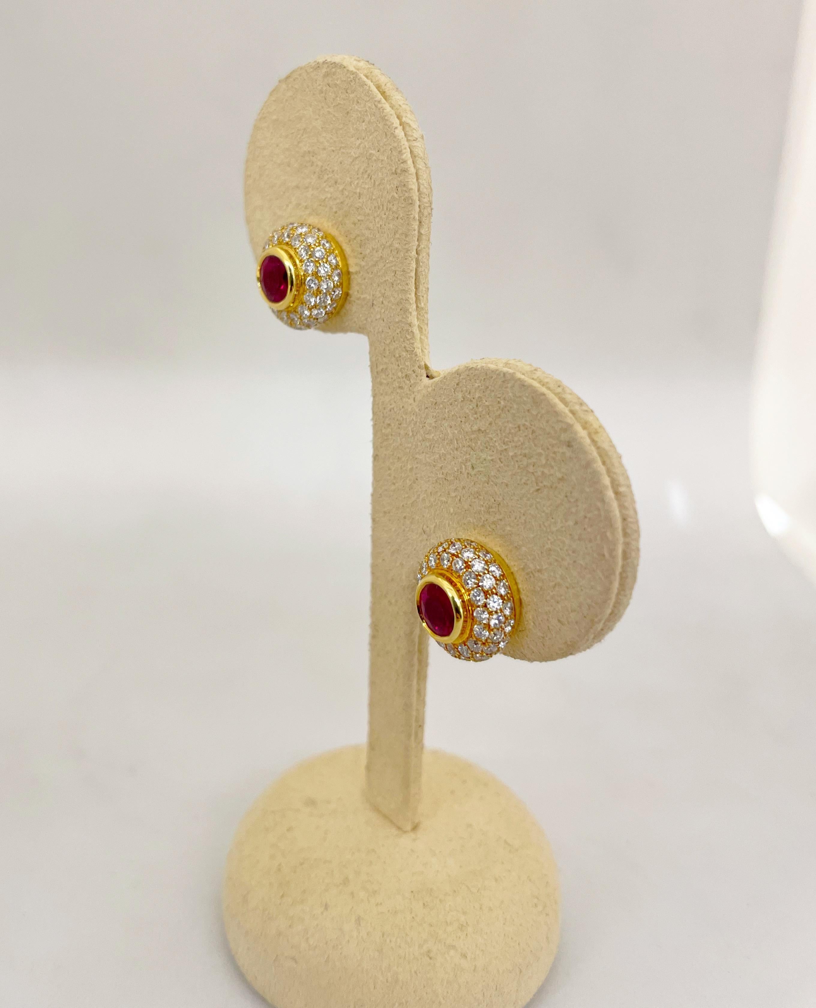 Linderman 18 Karat Gold 1.48 Carat Ruby and 1.37 Carat Diamonds Stud Earrings In New Condition In New York, NY