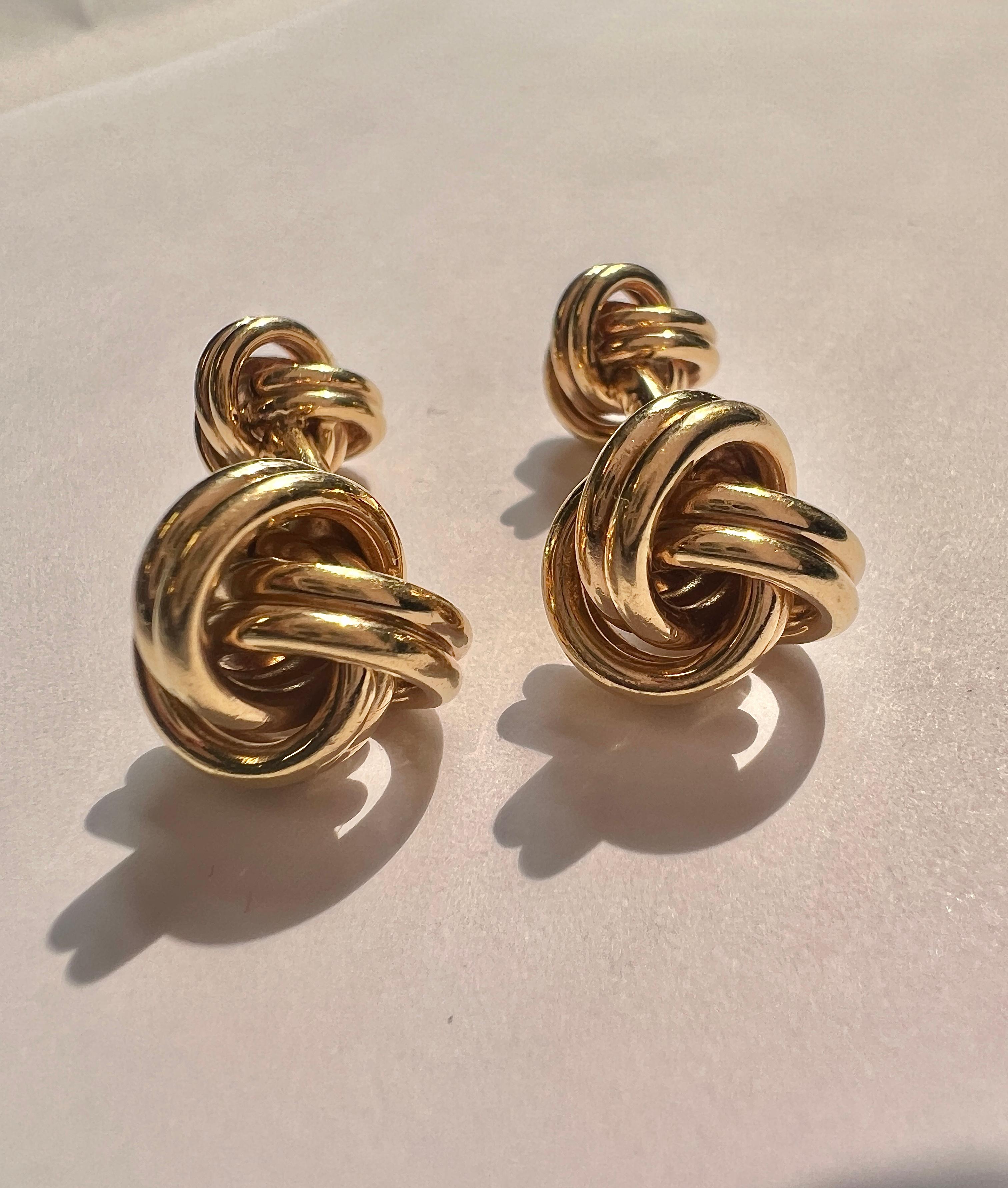 Lindsay 14k Gold Knot Cufflinks en Excelente estado para la venta en New York, NY