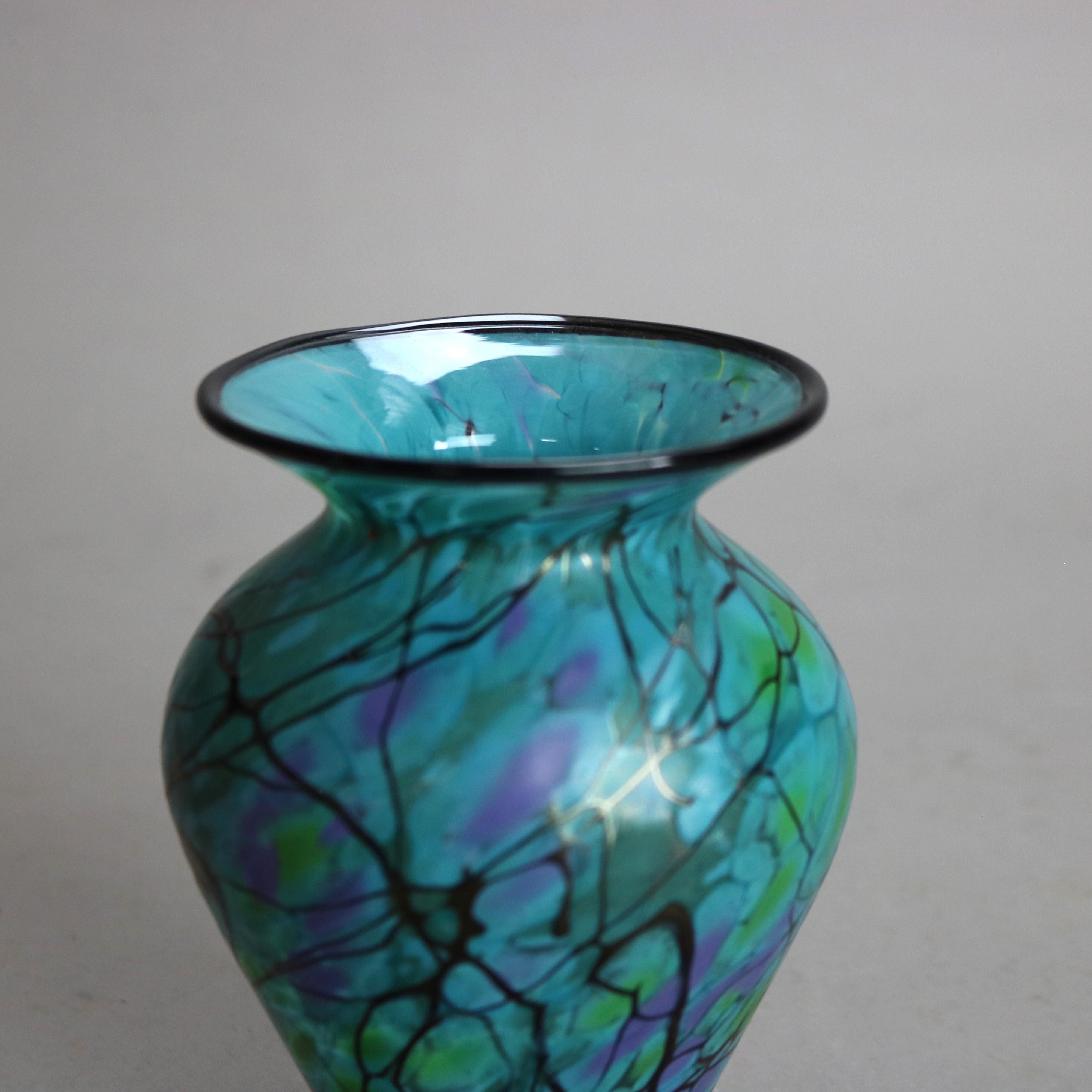 Jarrón de vidrio artístico Lindsay, firmado, C2010 Siglo XXI y contemporáneo en venta