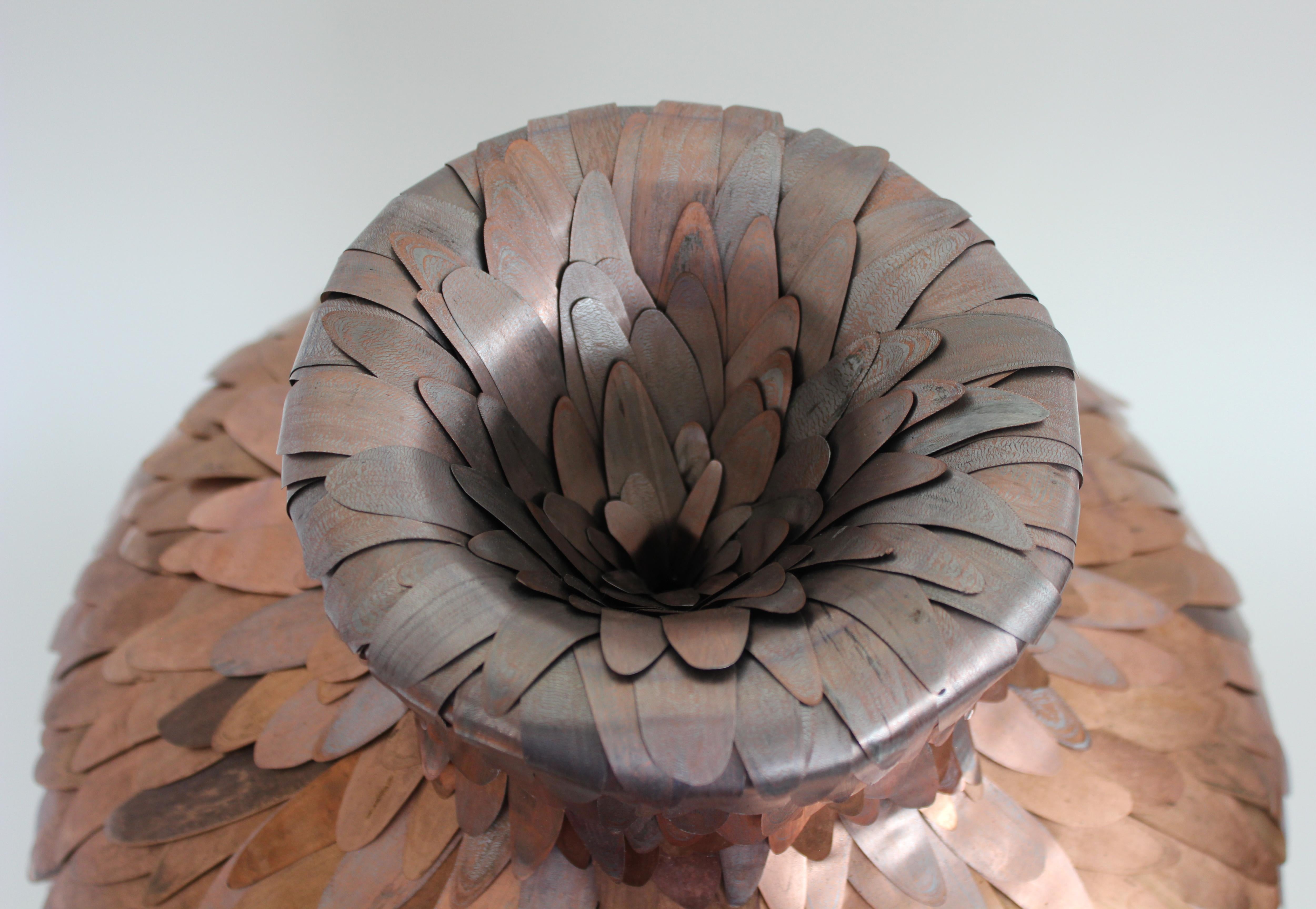 « Armored Amphora », contemporain, techniques mixtes, sculpture en céramique, cuivre - Contemporain Sculpture par Lindsay Pichaske