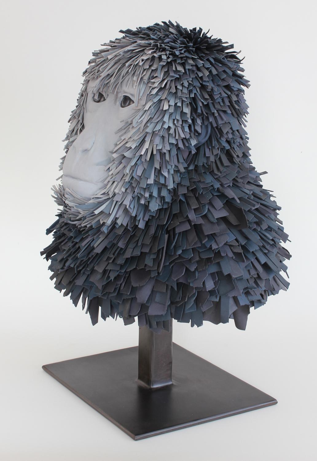 Manto de Lindsay Pichaske, 2024, Escultura figurativa de porcelana con base de acero en venta 2