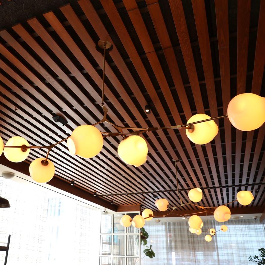 Lindsey Adelman Branching Bubble 7 Gobe Chandelier In Good Condition In New London, CT