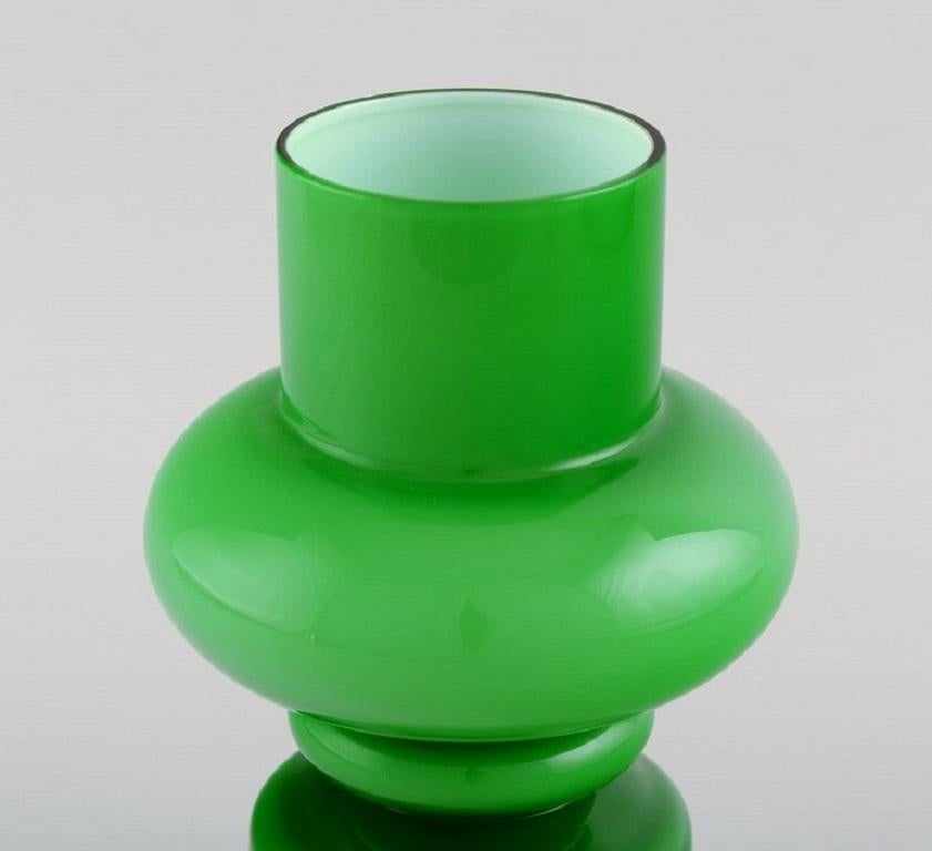 Lindshammar, Sweden. Vase in green mouth-blown art glass. 1960s / 70s.
Measures: 18.5 x 12 cm.
In excellent condition.