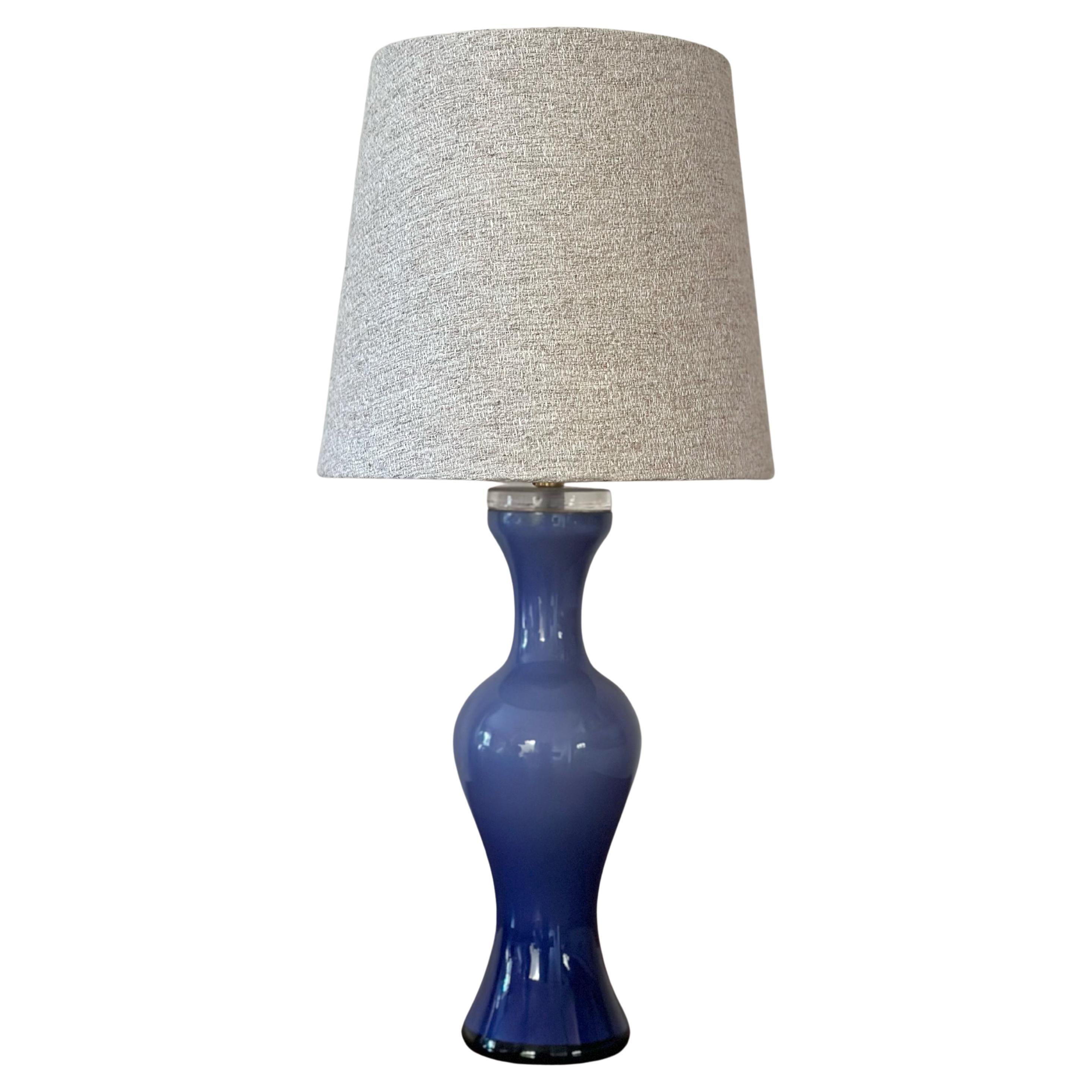 Lampe de table Lindshammar en verre violet en vente