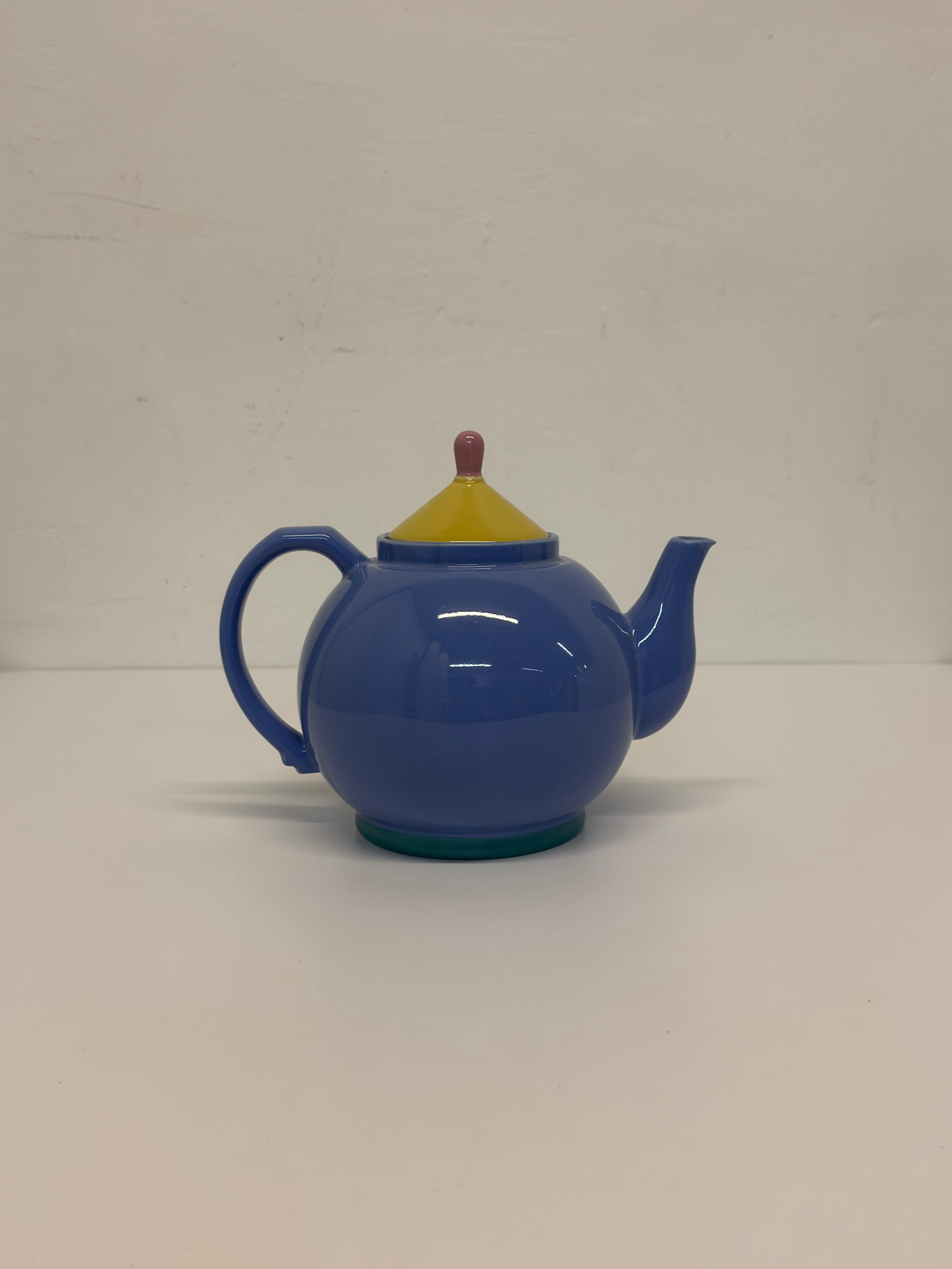 Lindt-Stymeist Postmodern Colorways Tea Kettle, 1980s In Good Condition For Sale In Miami, FL