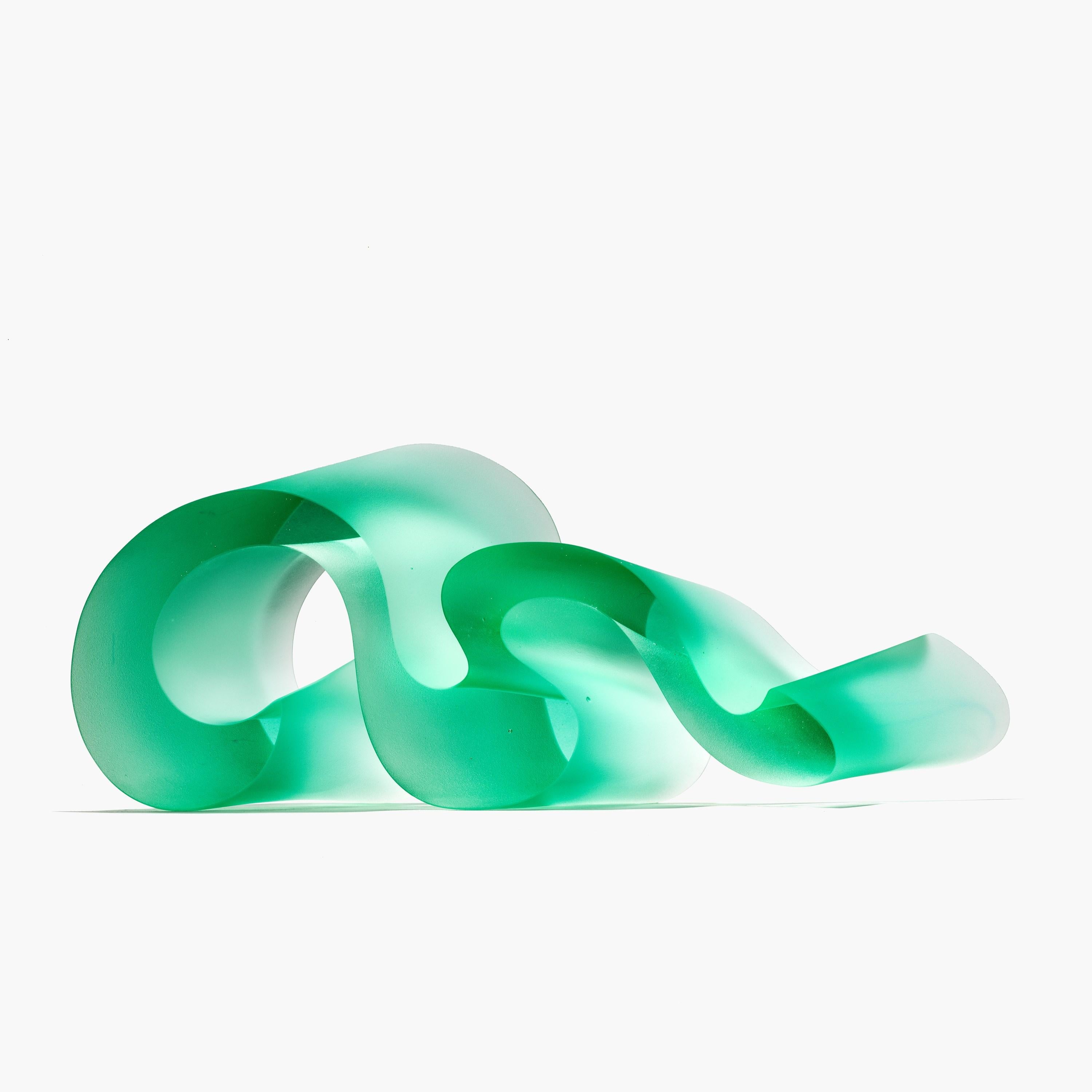 Línea Aguamarina, escultura de vidrio colado fluido verde jade suave, de Karin Mørch en Nuevo estado para la venta en London, GB