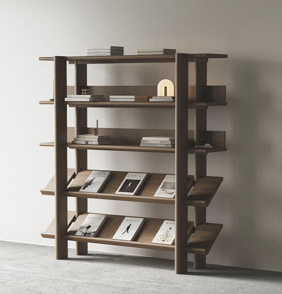 La libreria Line combina un design minimalista con una grande capacità di archiviazione, offrendo un modo elegante per organizzare i tuoi libri e gli oggetti decorativi. Con le sue linee semplici e la sua struttura moderna, combina funzionalità ed