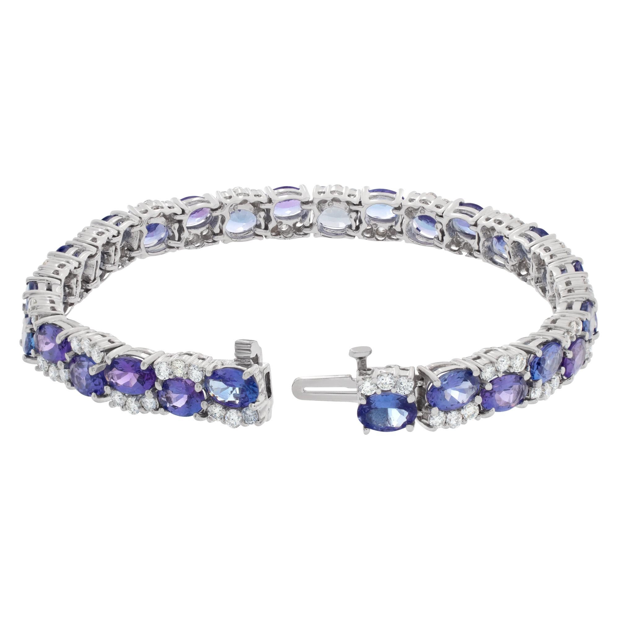 Women's Line Bracelet in 14k White Gold with 2.45 Carats in Diamonds and 14.75 Carats For Sale