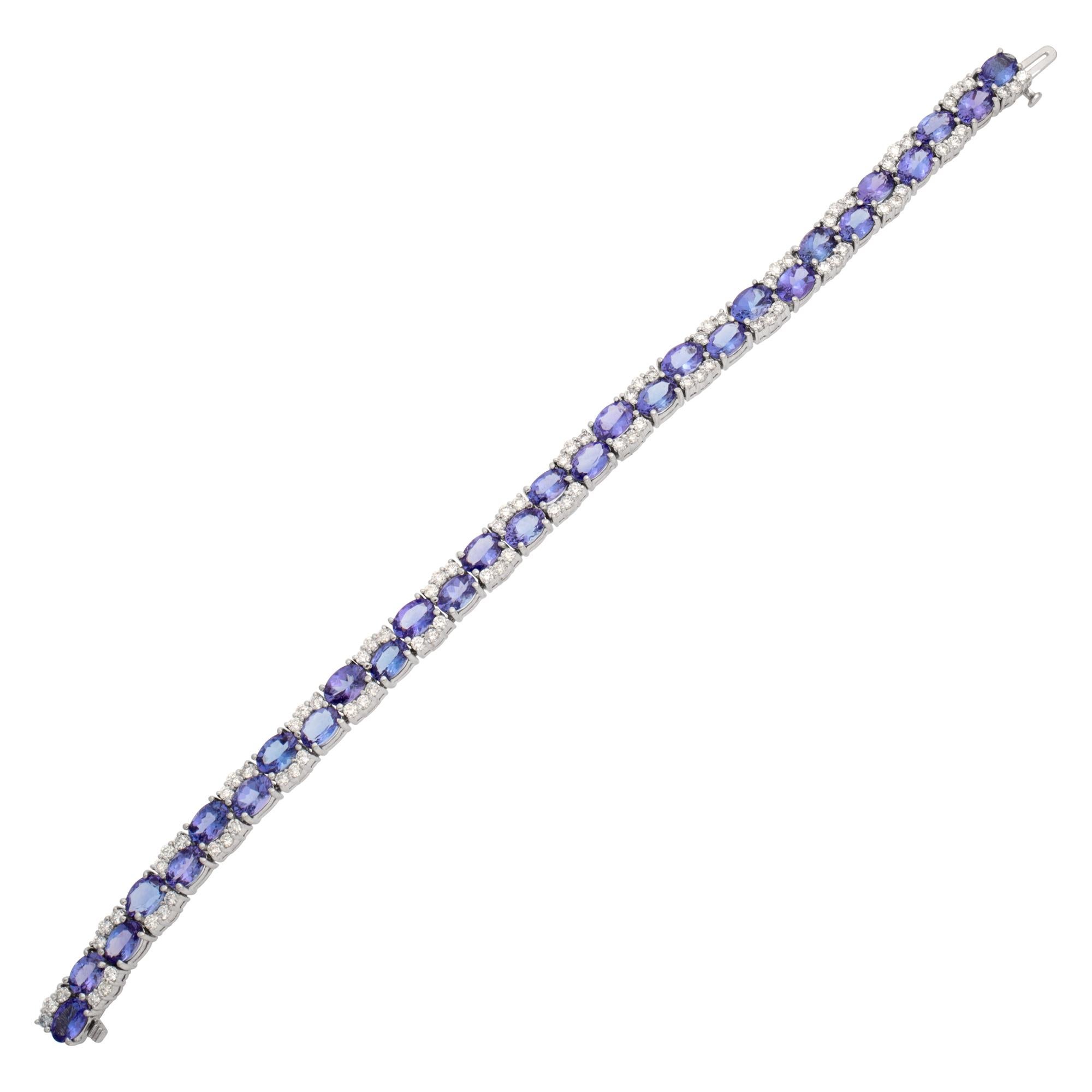 Line Bracelet in 14k White Gold with 2.45 Carats in Diamonds and 14.75 Carats For Sale 1