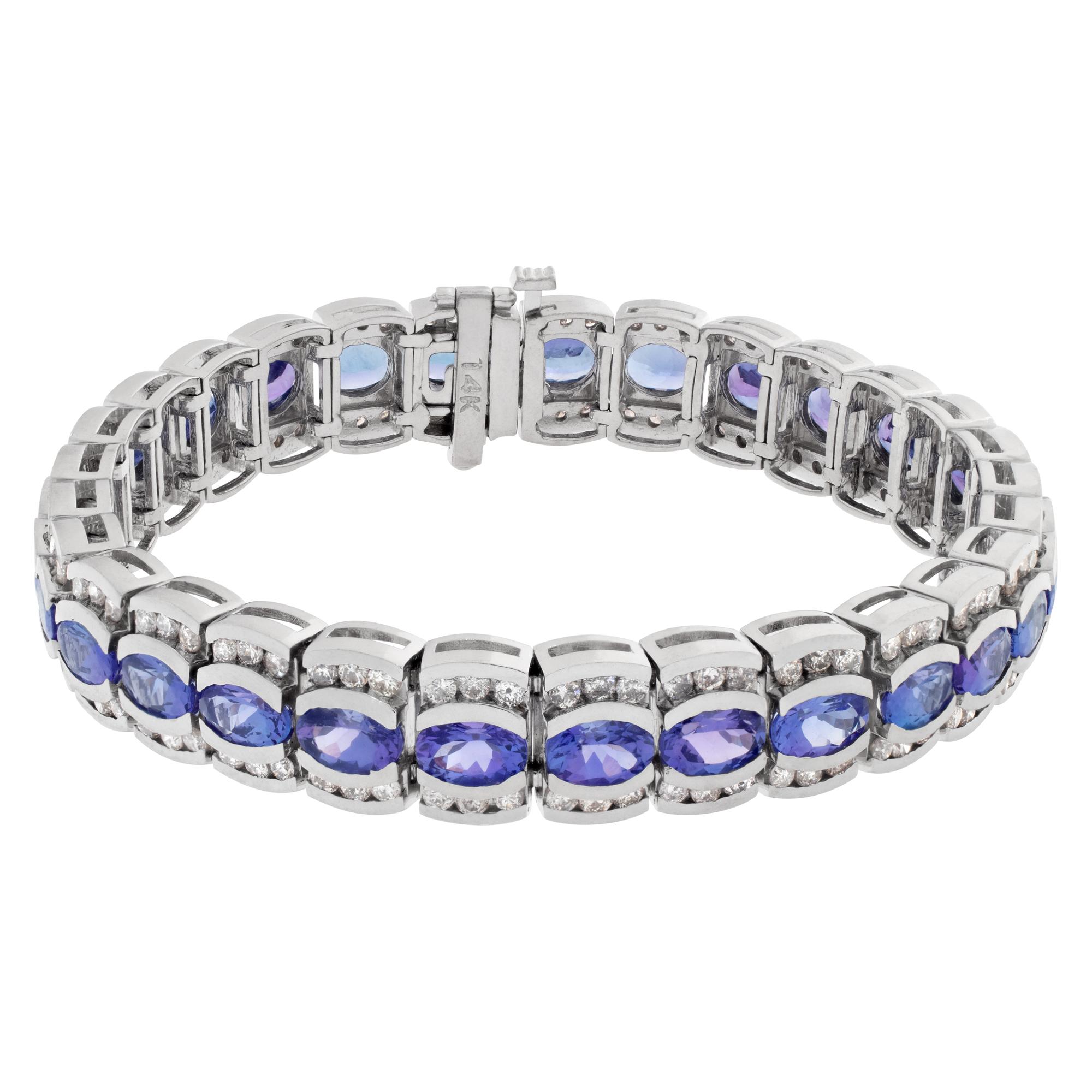 Gorgeous and classic diamond and tanzanite line bracelet in 14k white gold with 3.95 cts in G-H color, VS-SI clarity round diamonds and 13.75 cts in oval tanzanites.
7 inch length.
10mm width.