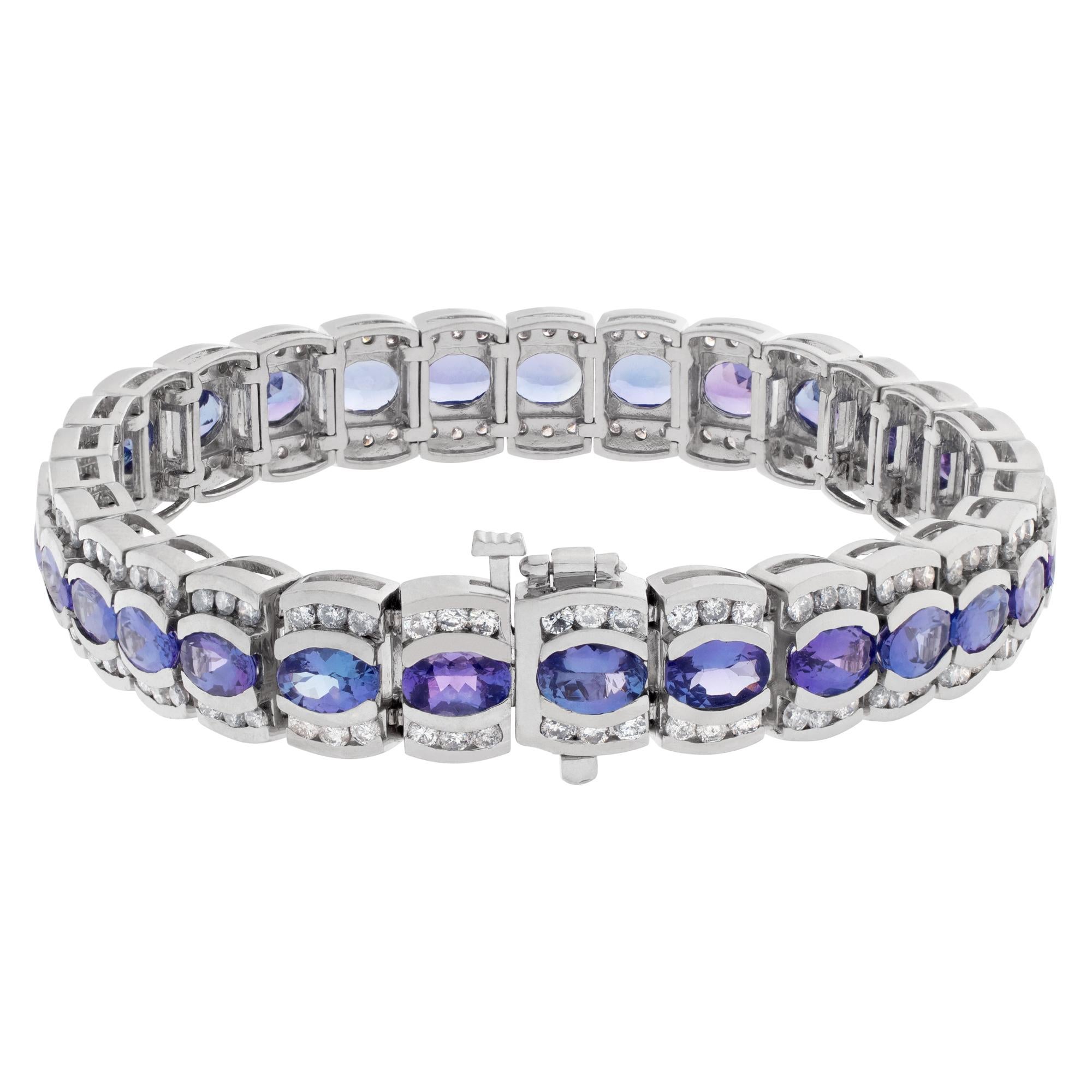 Line Bracelet in 14k White Gold with Tanzanites and Diamonds In Excellent Condition For Sale In Surfside, FL