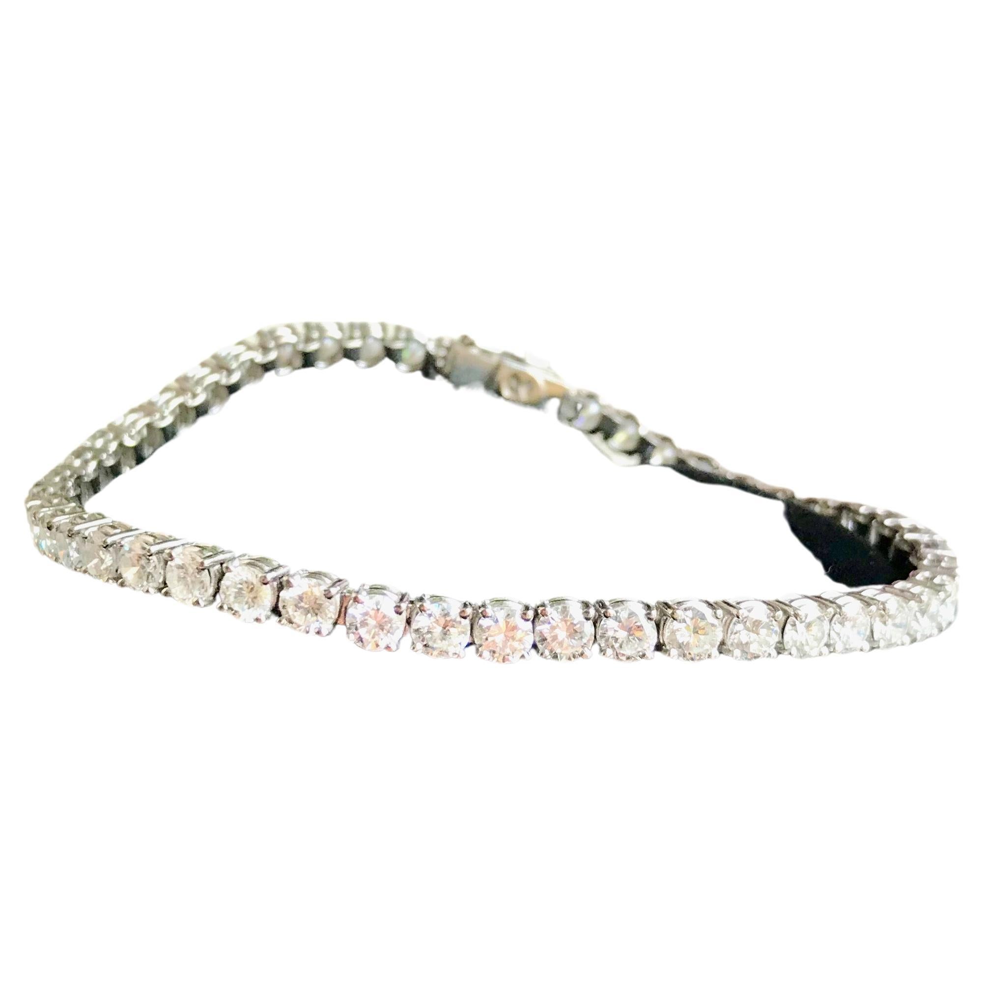 Line Bracelet in 18 Karat White Gold and Diamonds 7 Carats