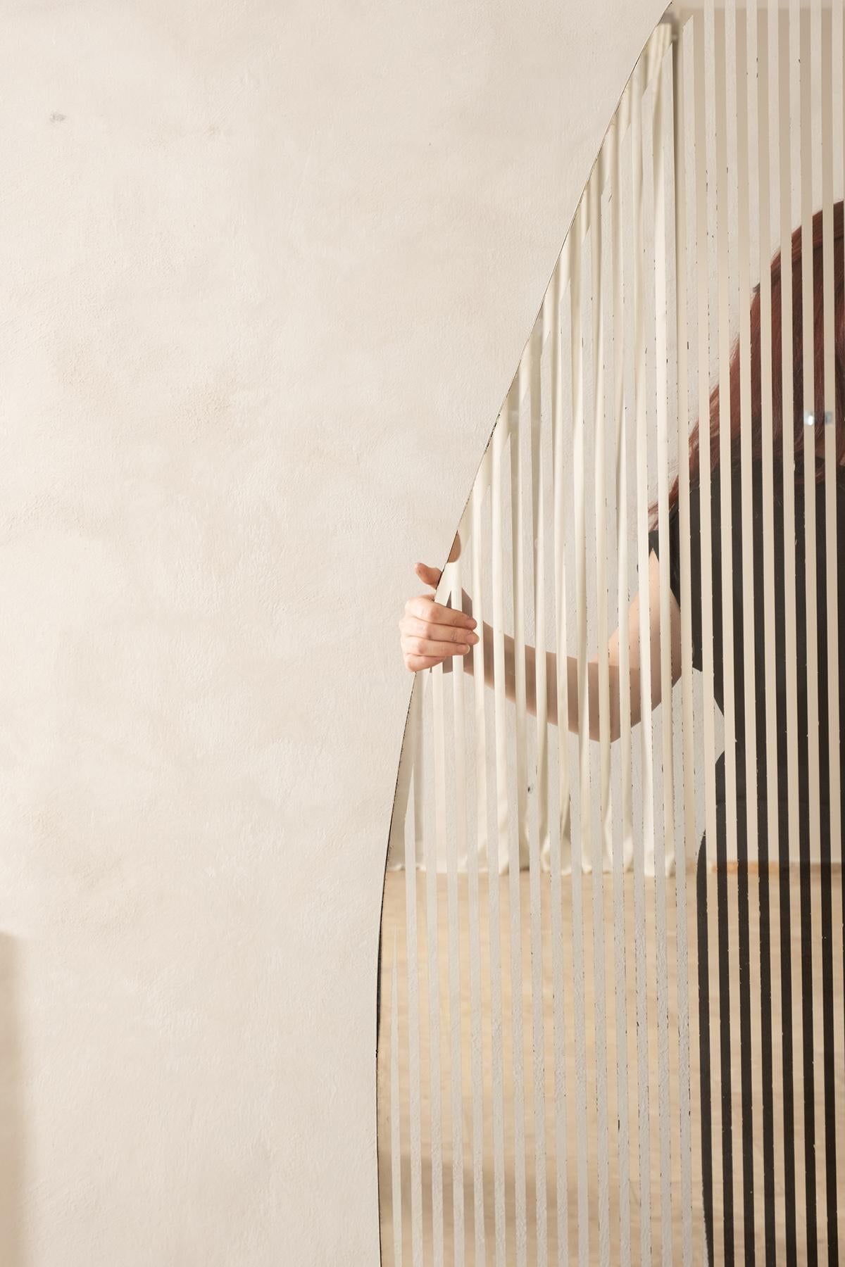 Postmoderne Miroir Line I par Homa en vente