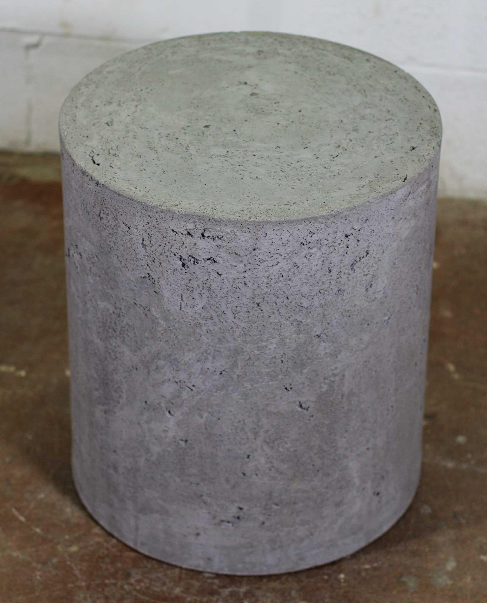 Moulage Ligne RAW, Cylindres en béton  par Dylan Myers Design en vente