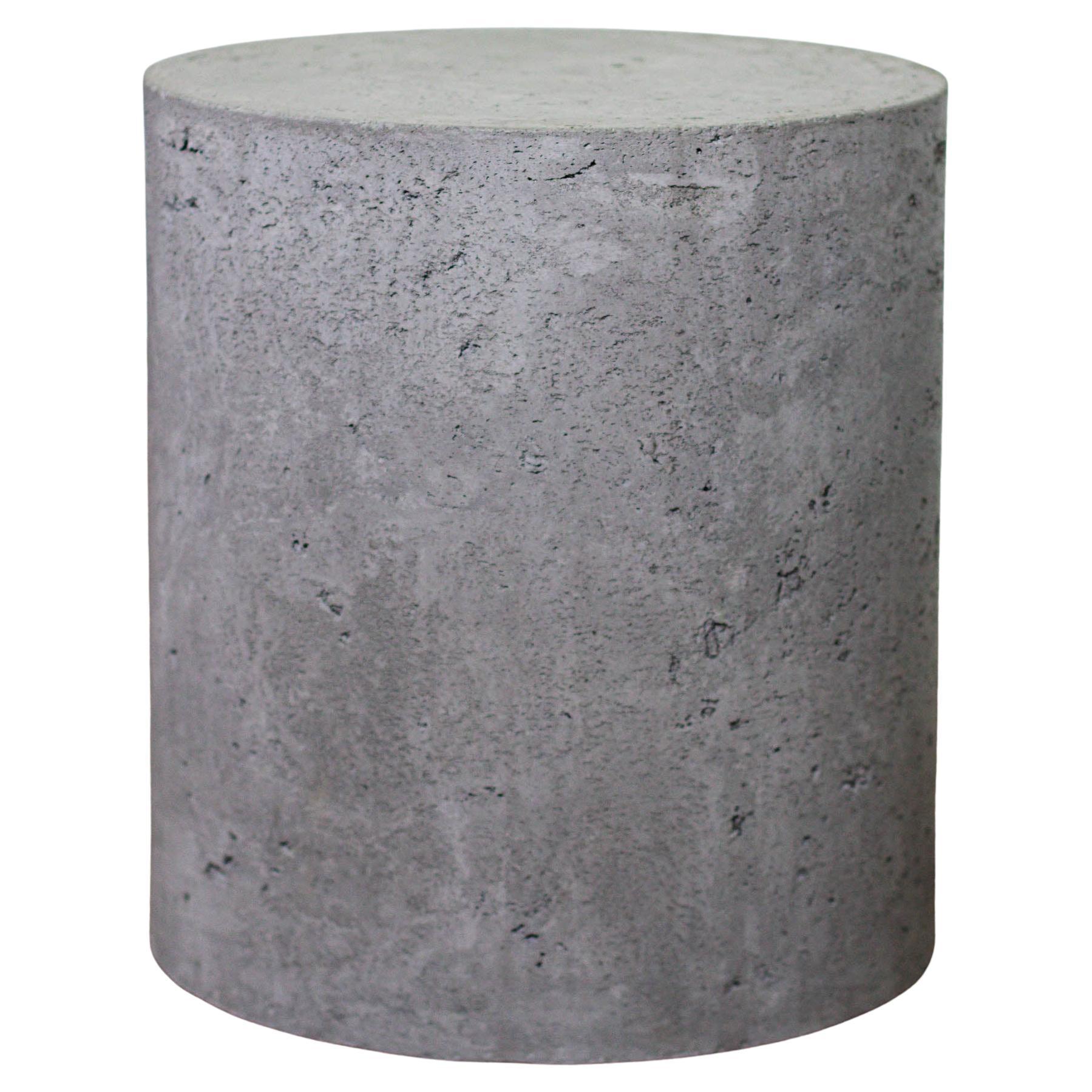 Américain Ligne RAW, Cylindres en béton  par Dylan Myers Design en vente