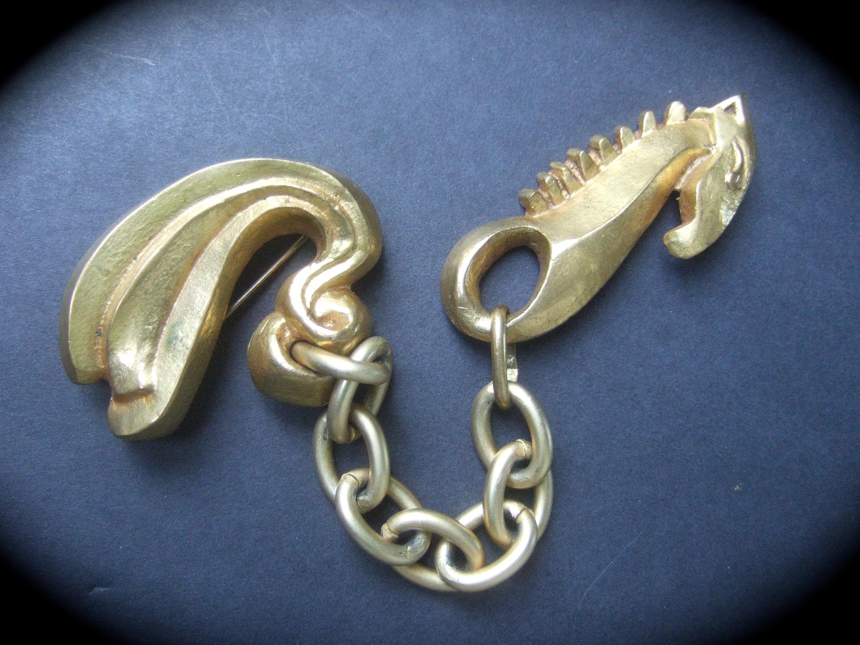 Art Deco-Brosche mit Seepferdchen aus vergoldeter Bronze, Line Vautrin, 1940er Jahre im Zustand „Gut��“ im Angebot in University City, MO