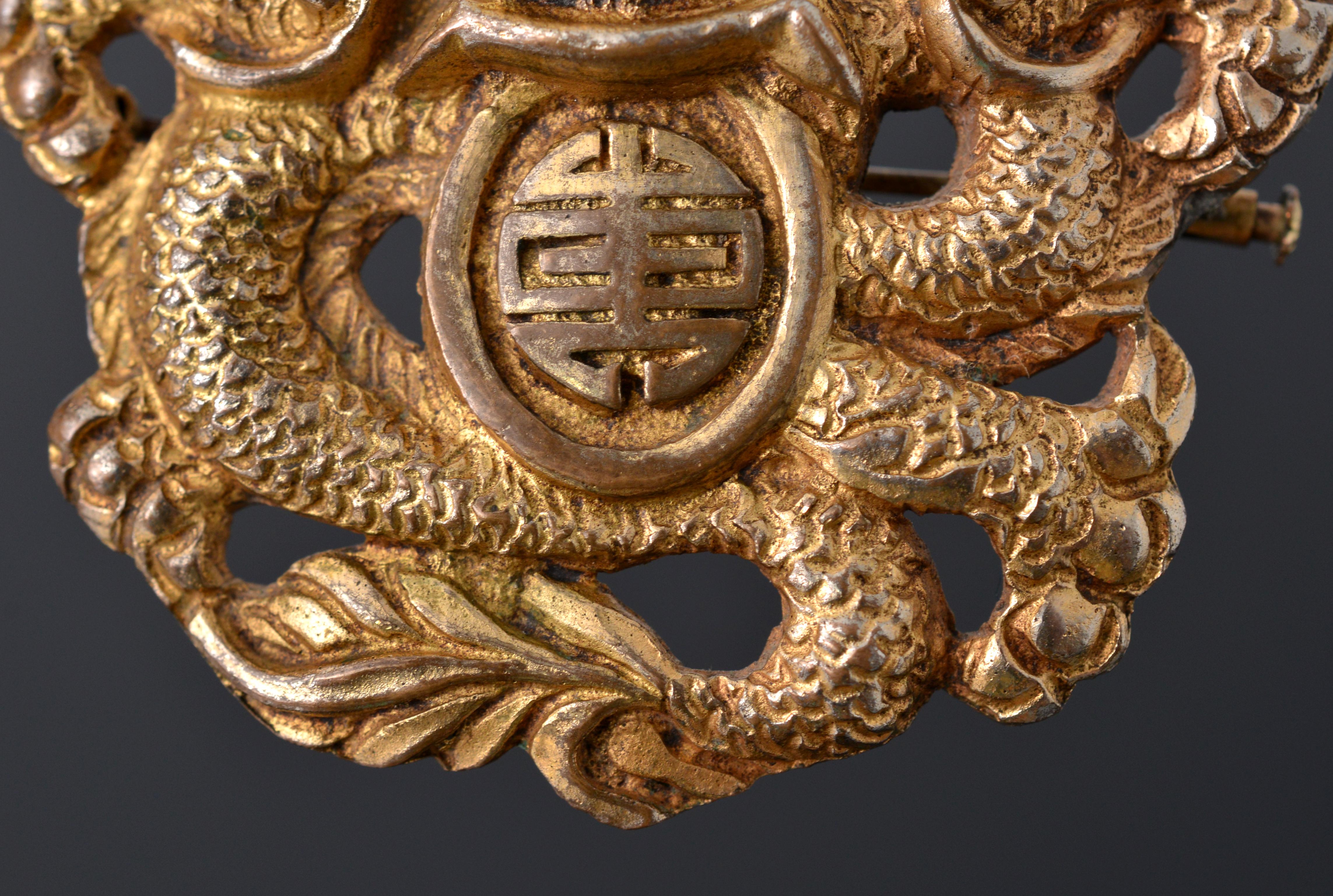Artista/Designer; Produttore: Line Vautrin (Francia, 1913-1997)
Segni particolari; note: non ci sono segni evidenti.
Materiali: bronzo, metallo
Dimensioni (H, L, P): 2.22 