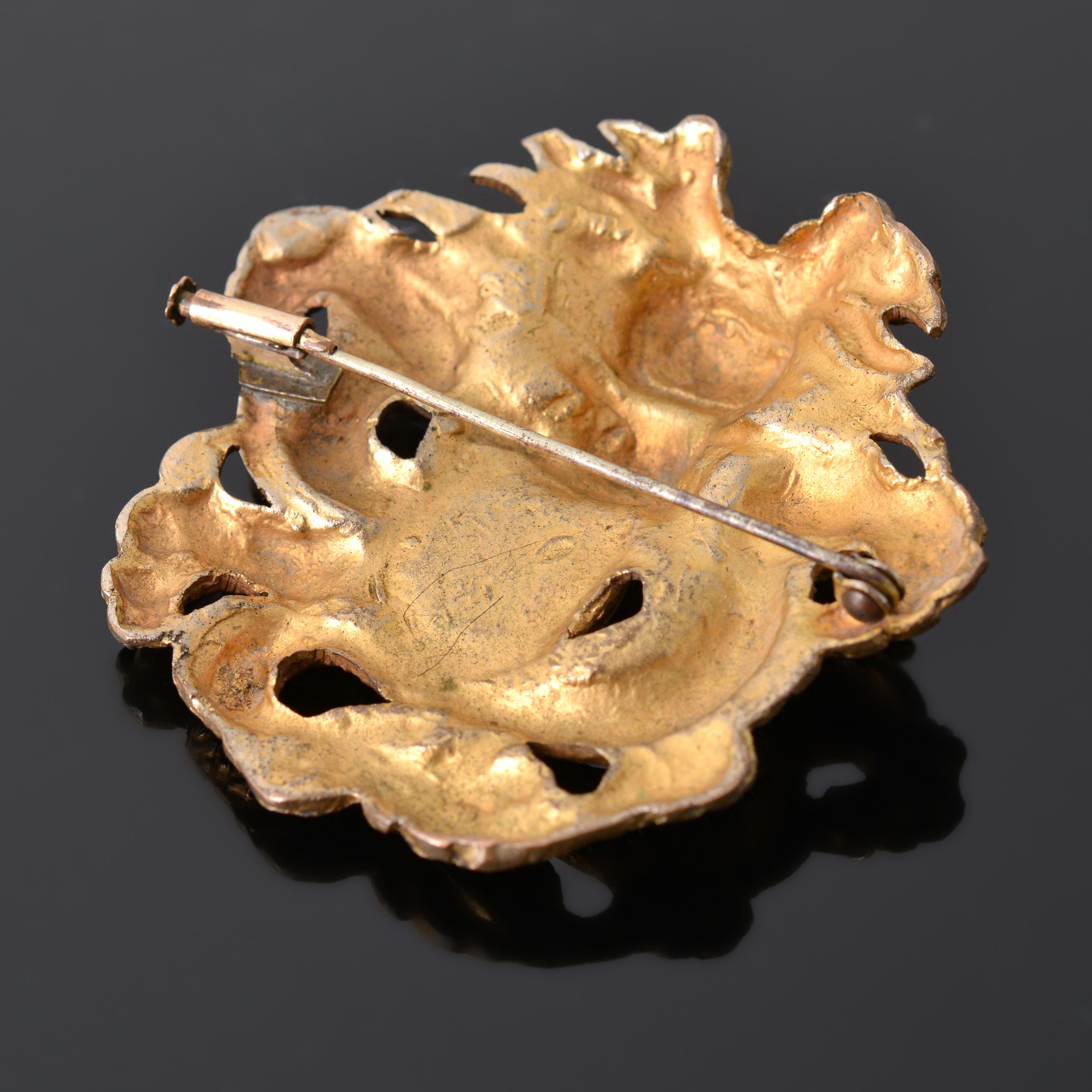 XX secolo Spilla in bronzo di Line Vautrin in vendita