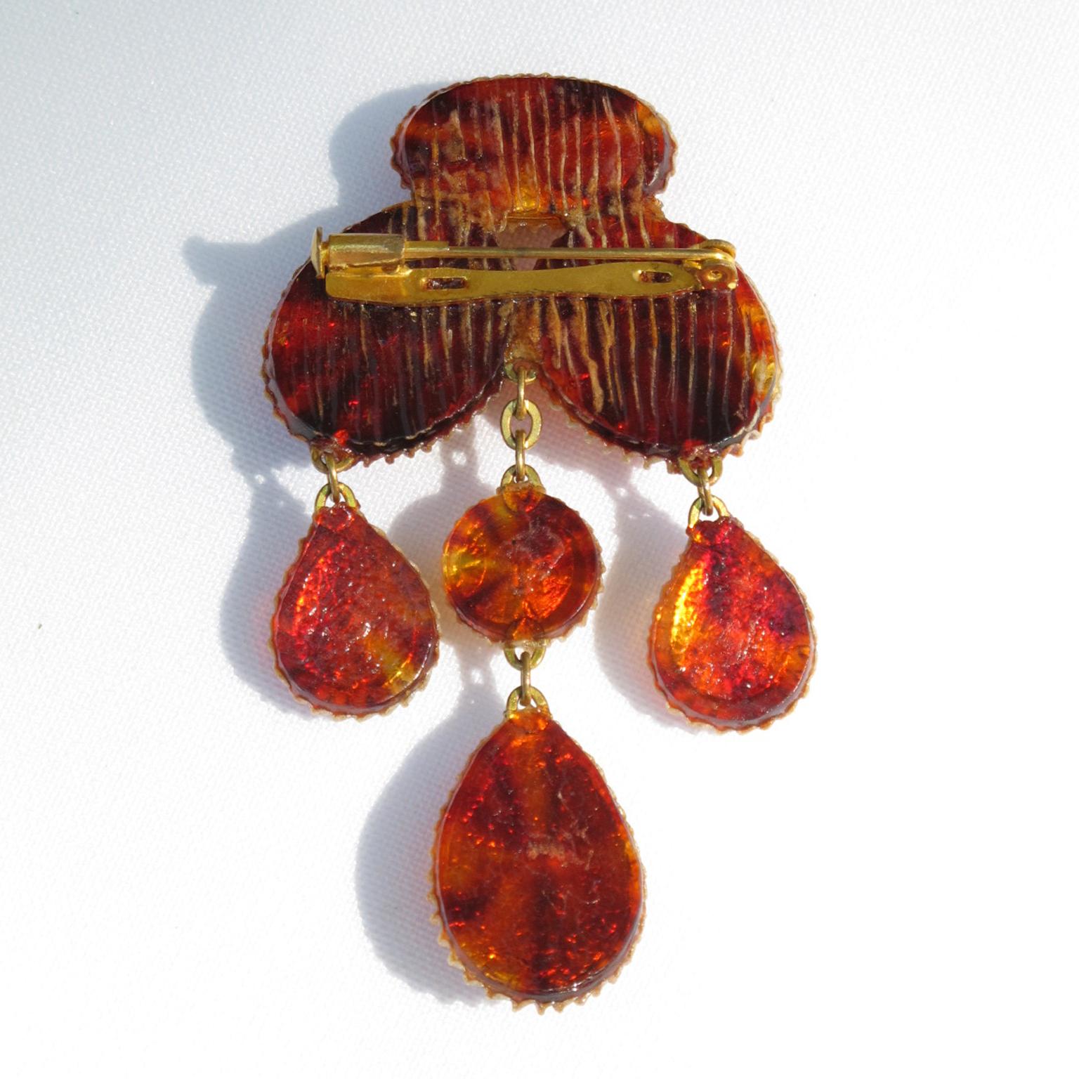 Line Vautrin School Amber Honey Talosel Resin Brooch In Excellent Condition For Sale In Atlanta, GA