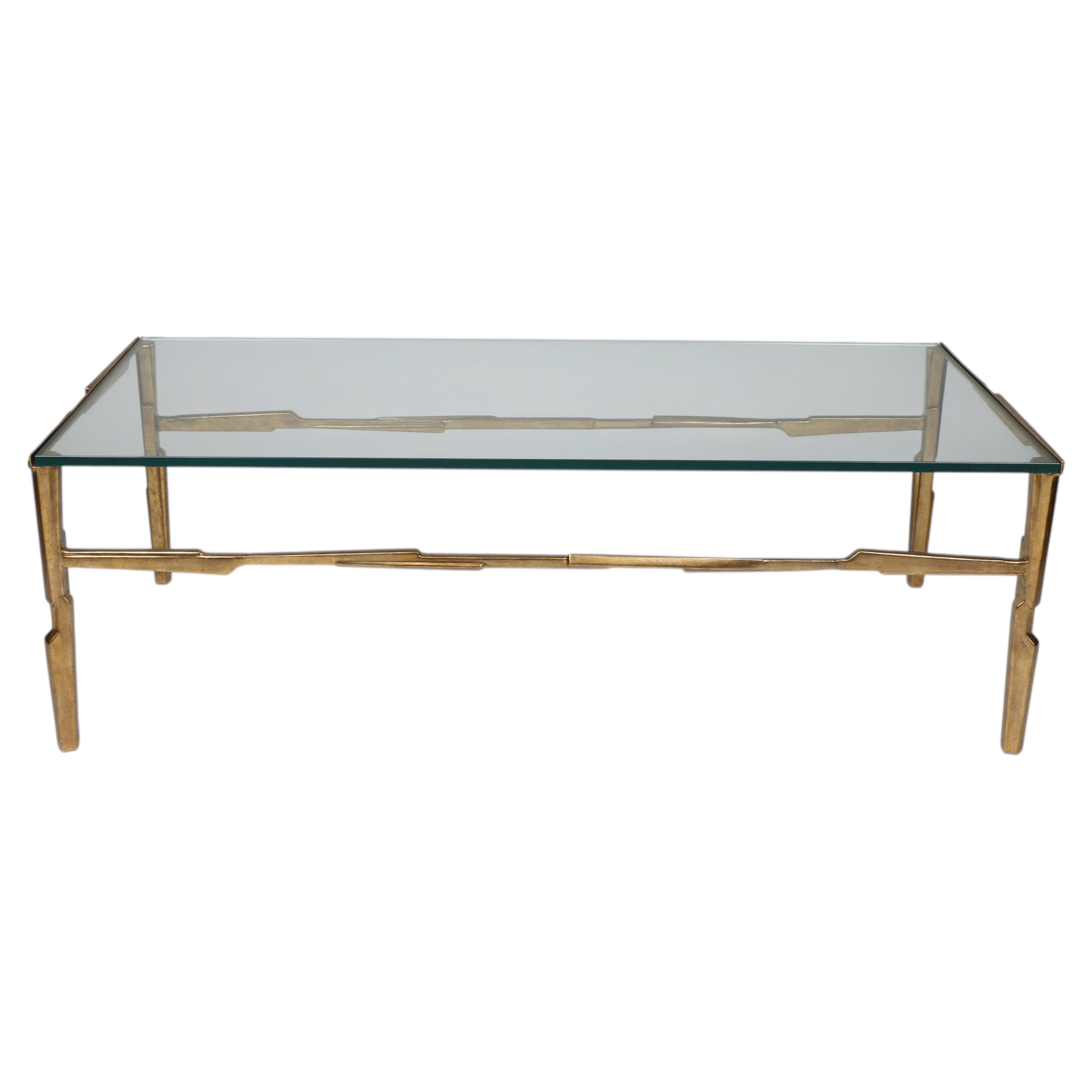 Mesa de centro Linea Aurea, acabado bronce dorado-oro con tapa de cristal, by Benediko
