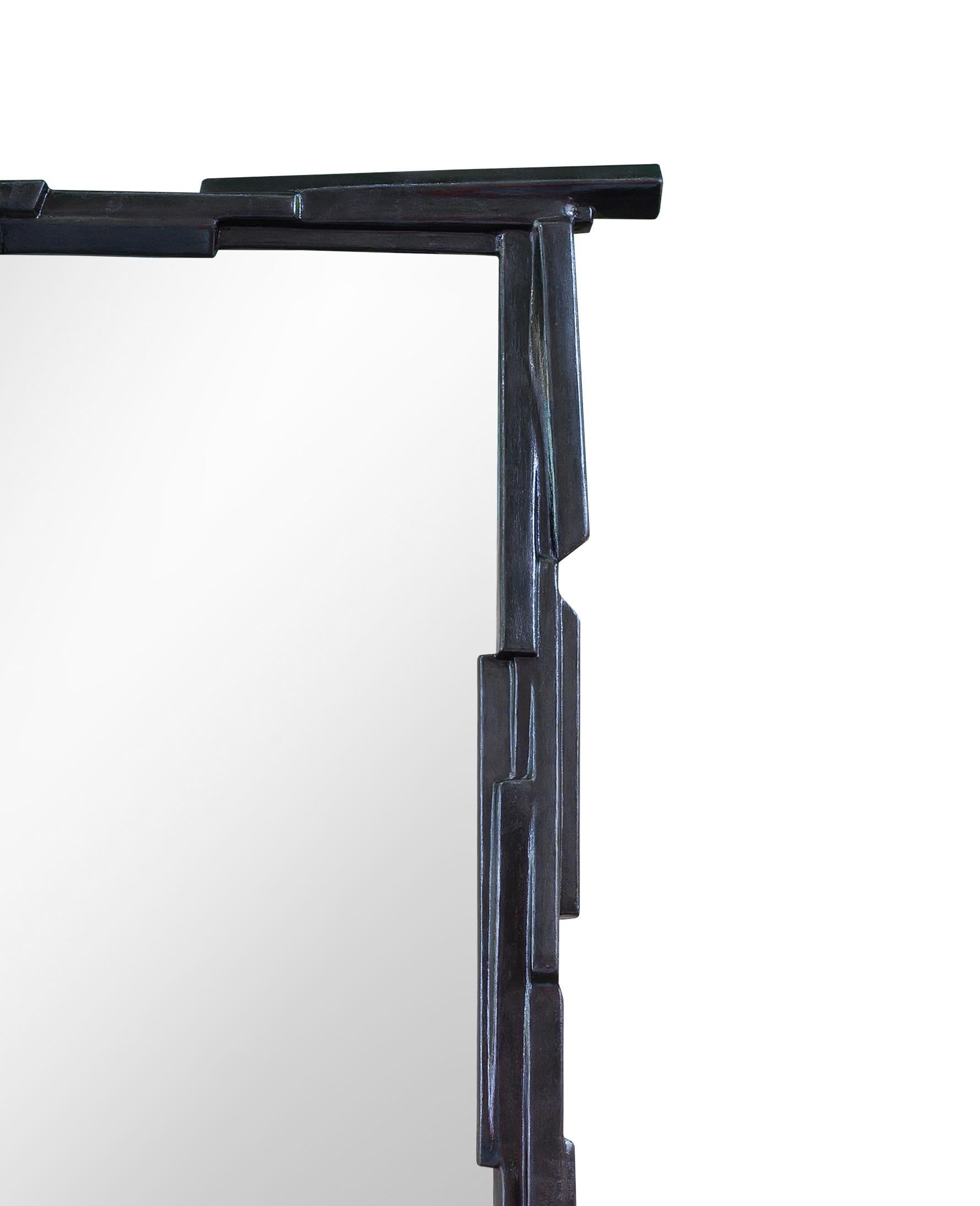 Allemand Sculptural Miroir mural 'Linea' No.2 en plâtre noir par Benediko en vente