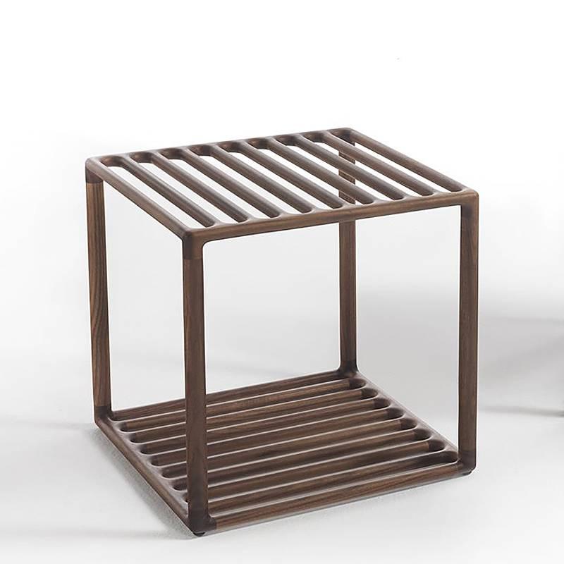 Side table Linea with structure in
solid walnut all hand-crafted.
Side table, unit price: 2700,00€
Optional leather Tray, price: 820,00€