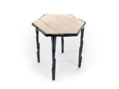 Table d'appoint sculpturale en plâtre de bronze Linea avec travertin